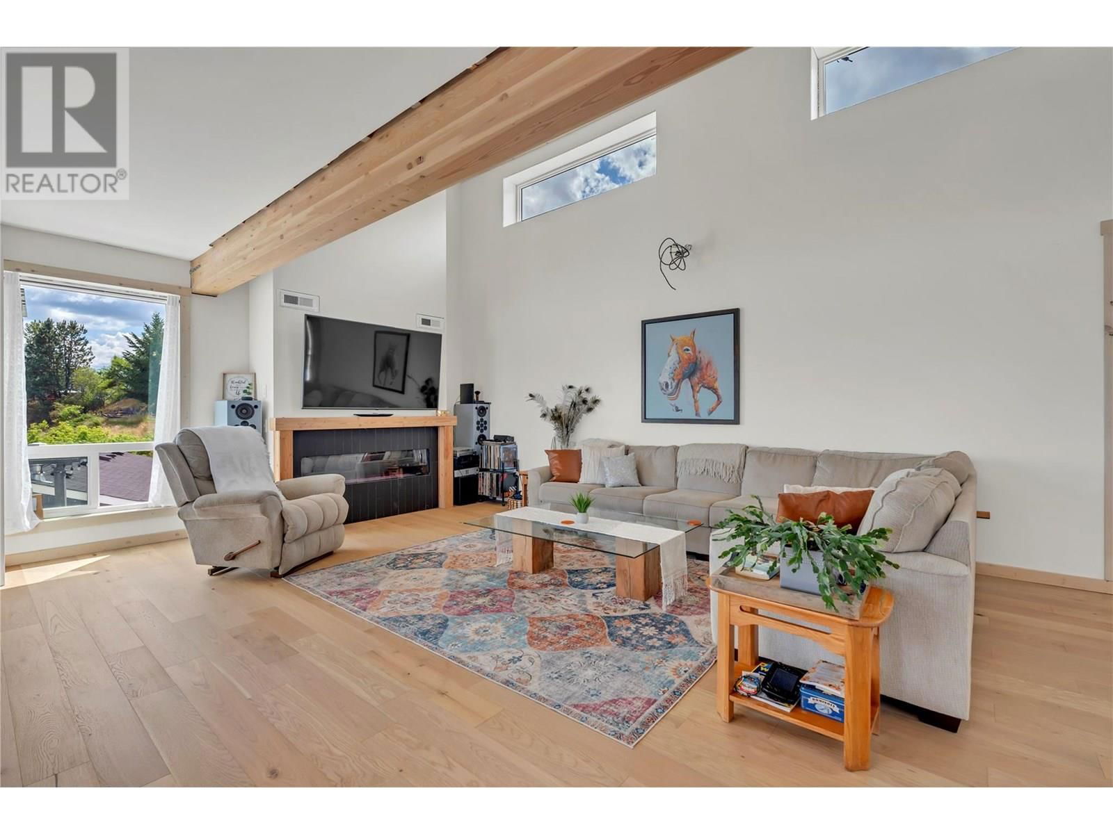 6074 JACKSON CRESCENT Image 4