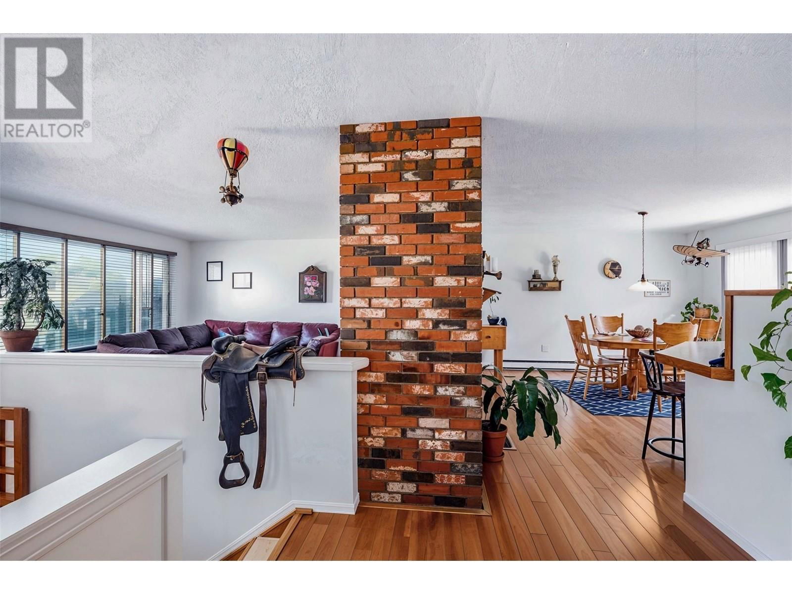 330 PINEVIEW ROAD Image 10