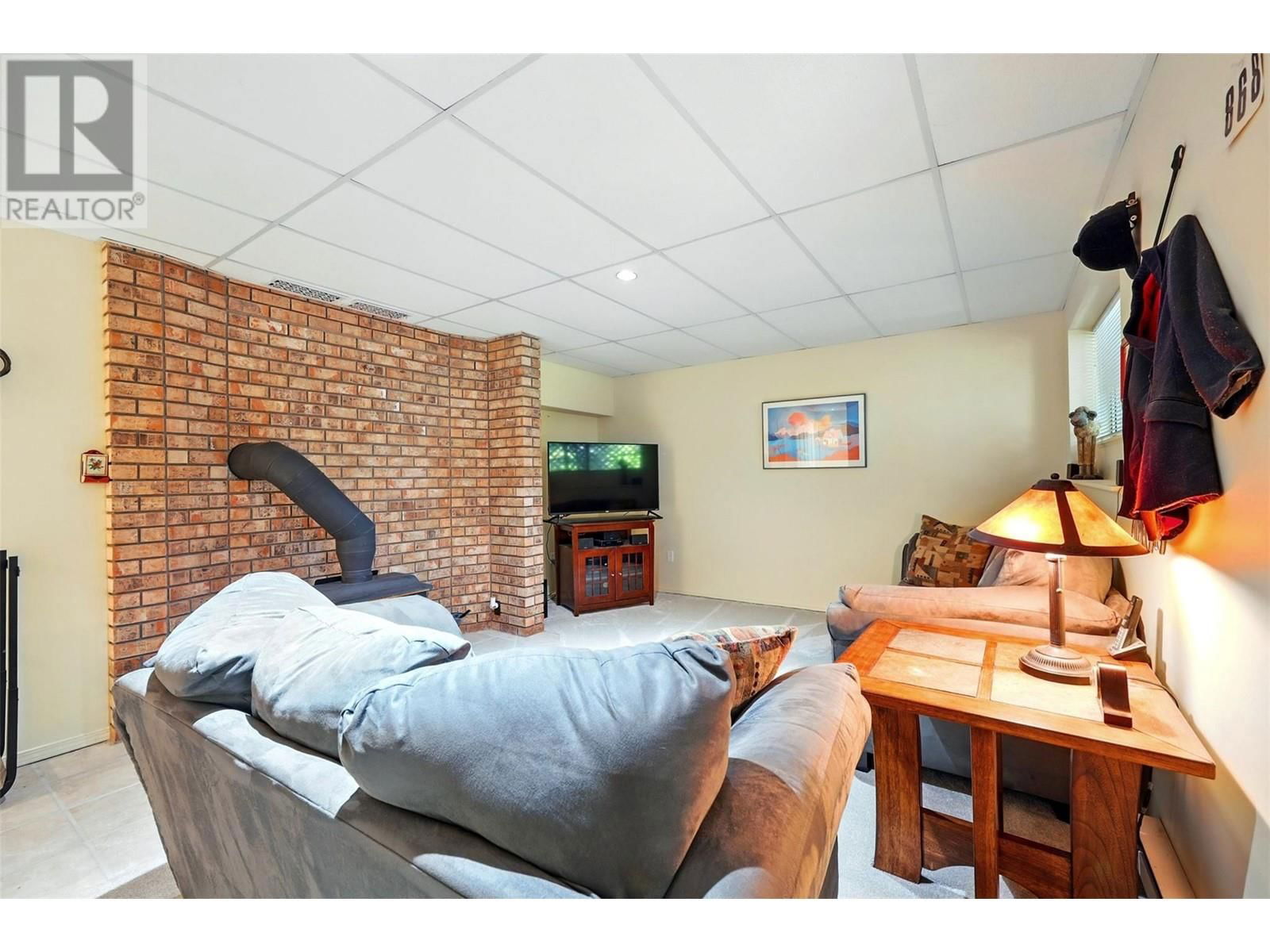330 PINEVIEW ROAD Image 18