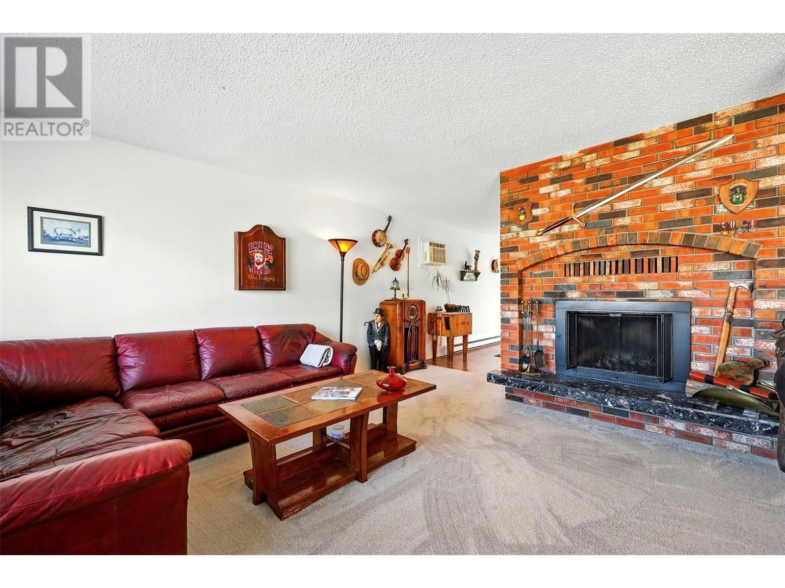 330 PINEVIEW ROAD Image 2