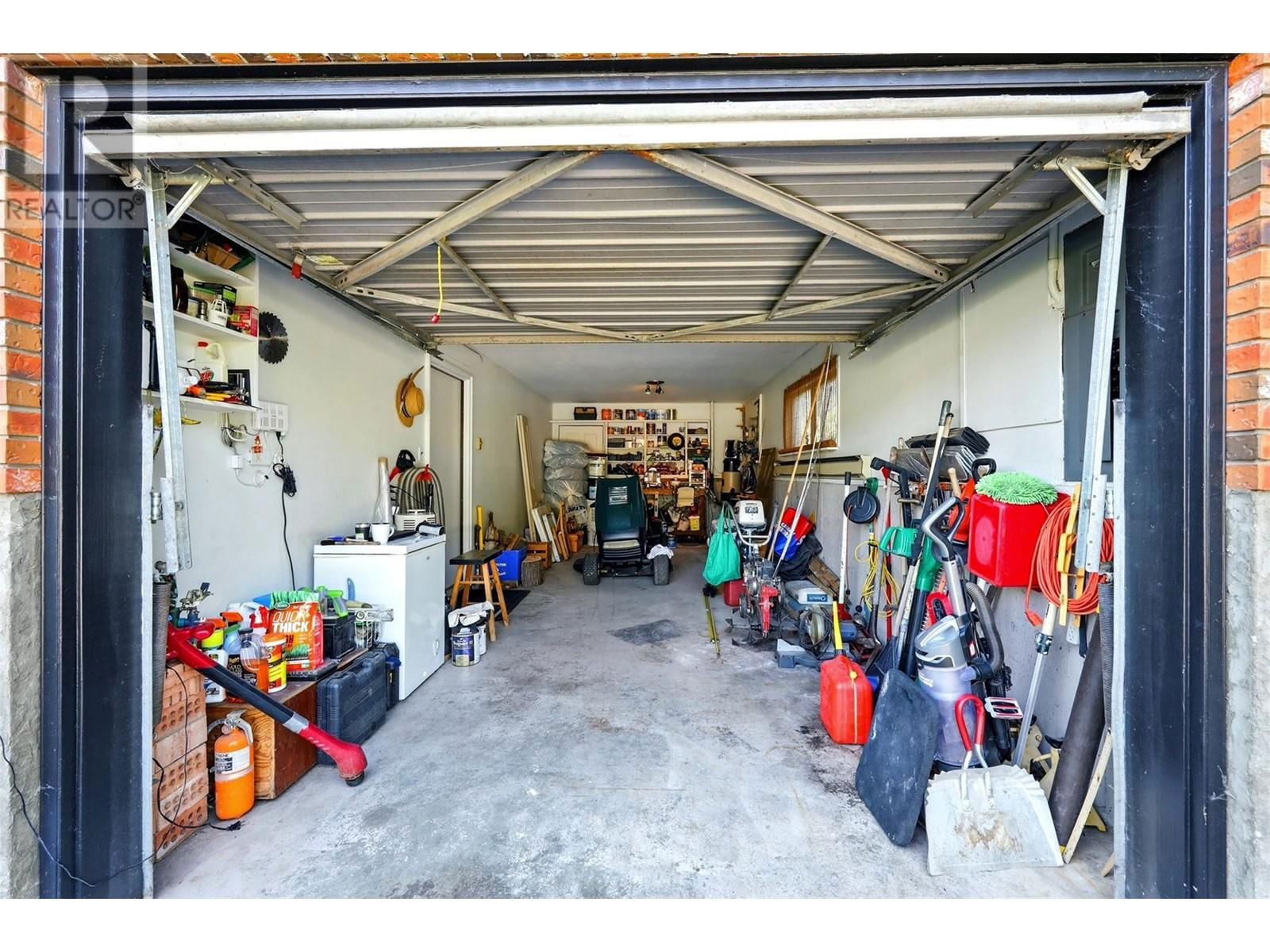 330 PINEVIEW ROAD Image 23