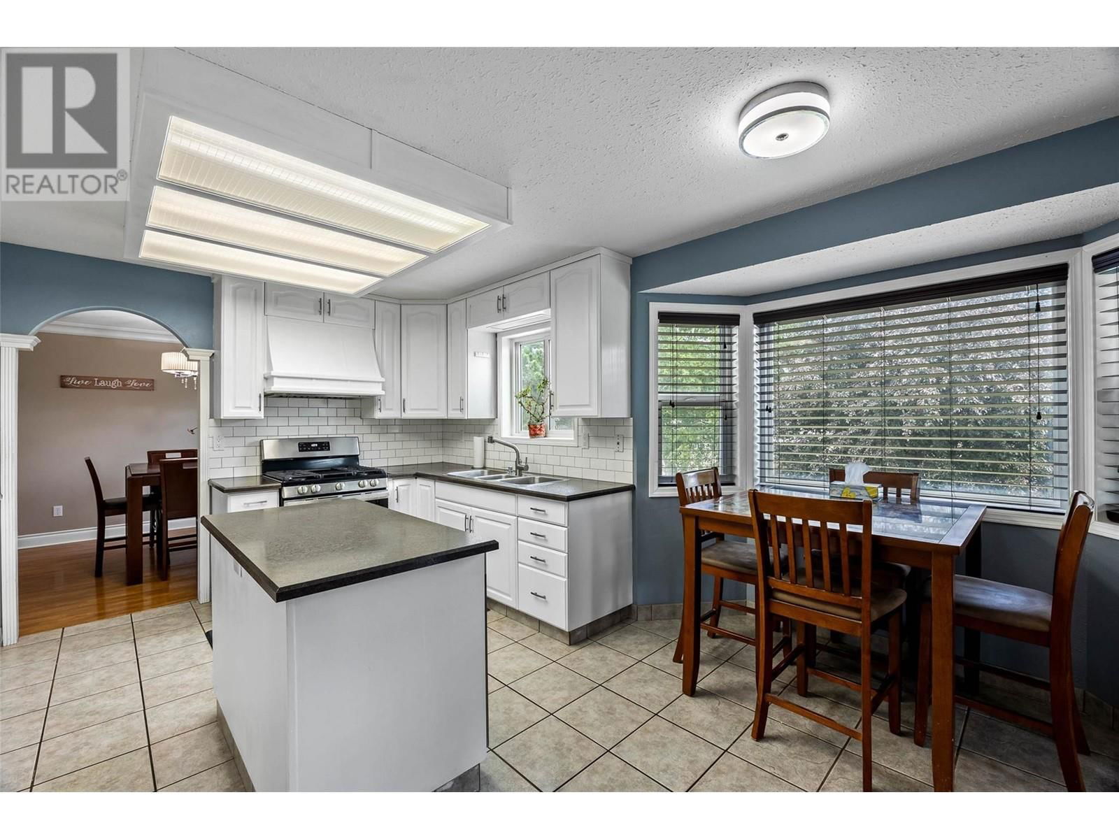 755 ROBSON DRIVE Image 10