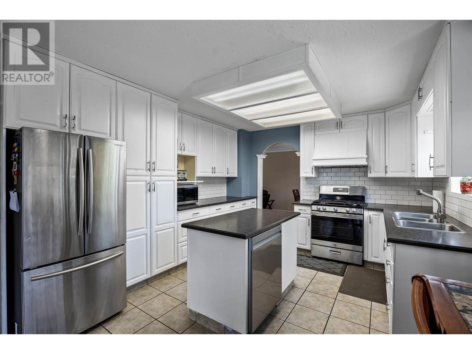 755 ROBSON DRIVE Image 11