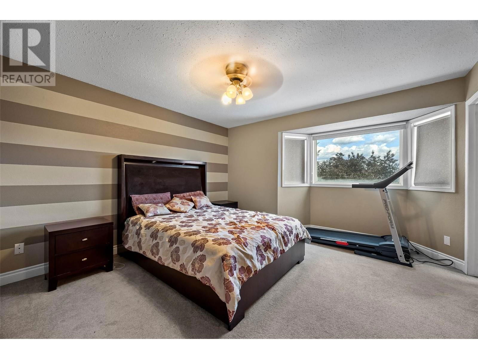 755 ROBSON DRIVE Image 21