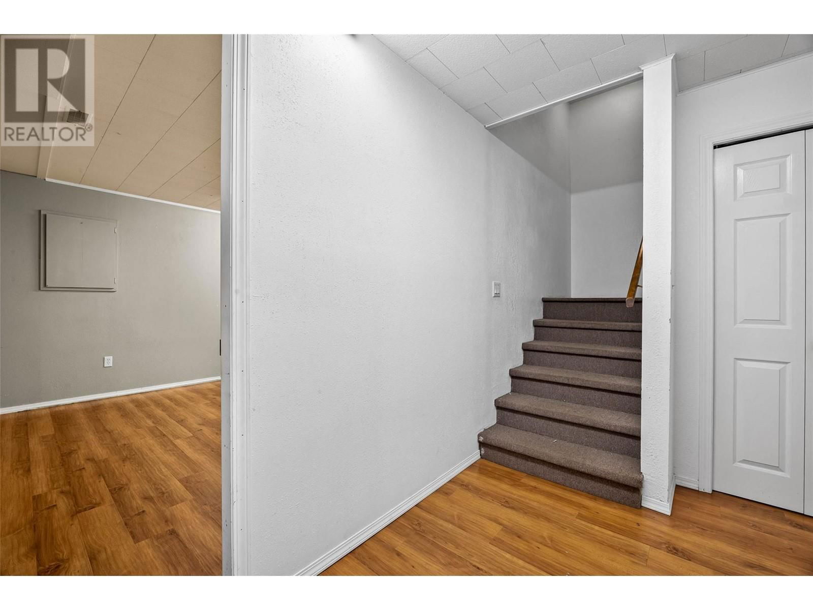 755 ROBSON DRIVE Image 28