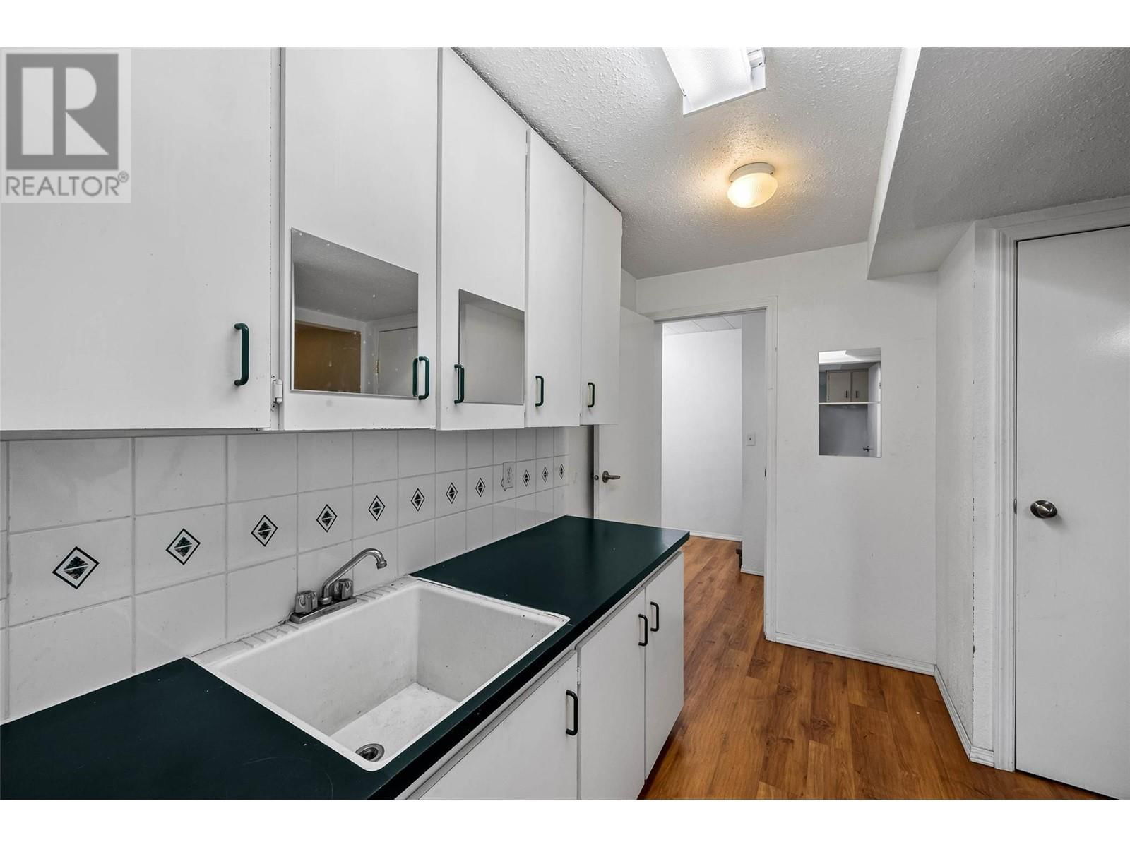 755 ROBSON DRIVE Image 32