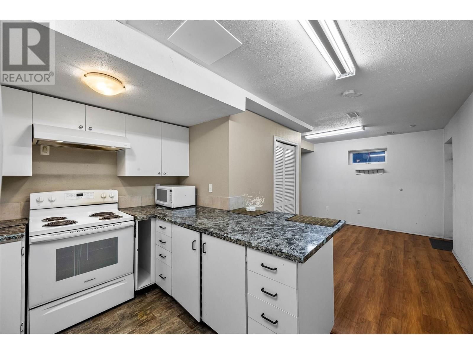 755 ROBSON DRIVE Image 34