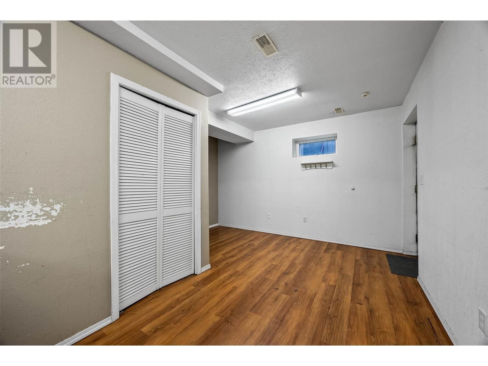 755 ROBSON DRIVE Image 37
