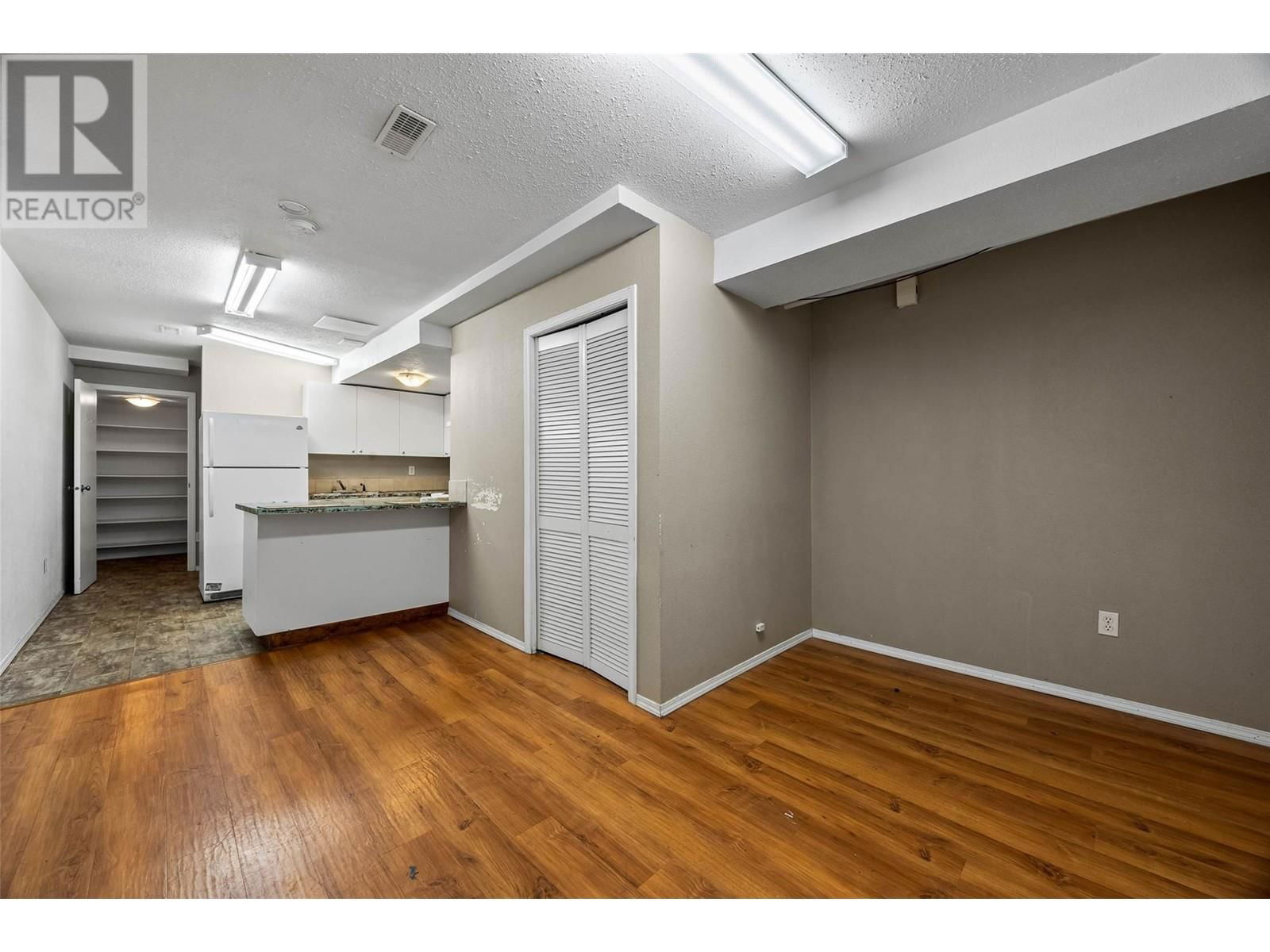 755 ROBSON DRIVE Image 38