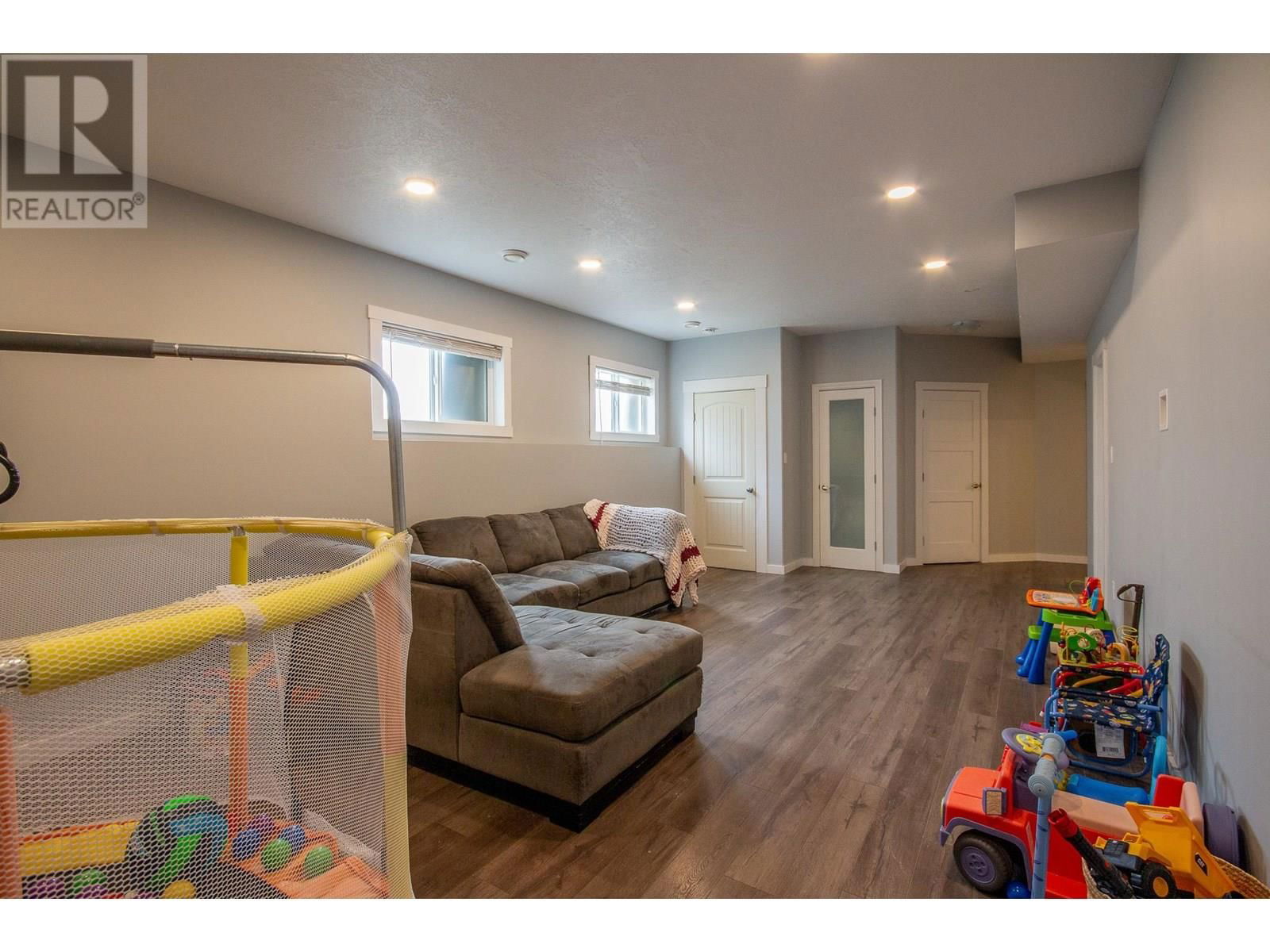 8412 18A STREET Image 18