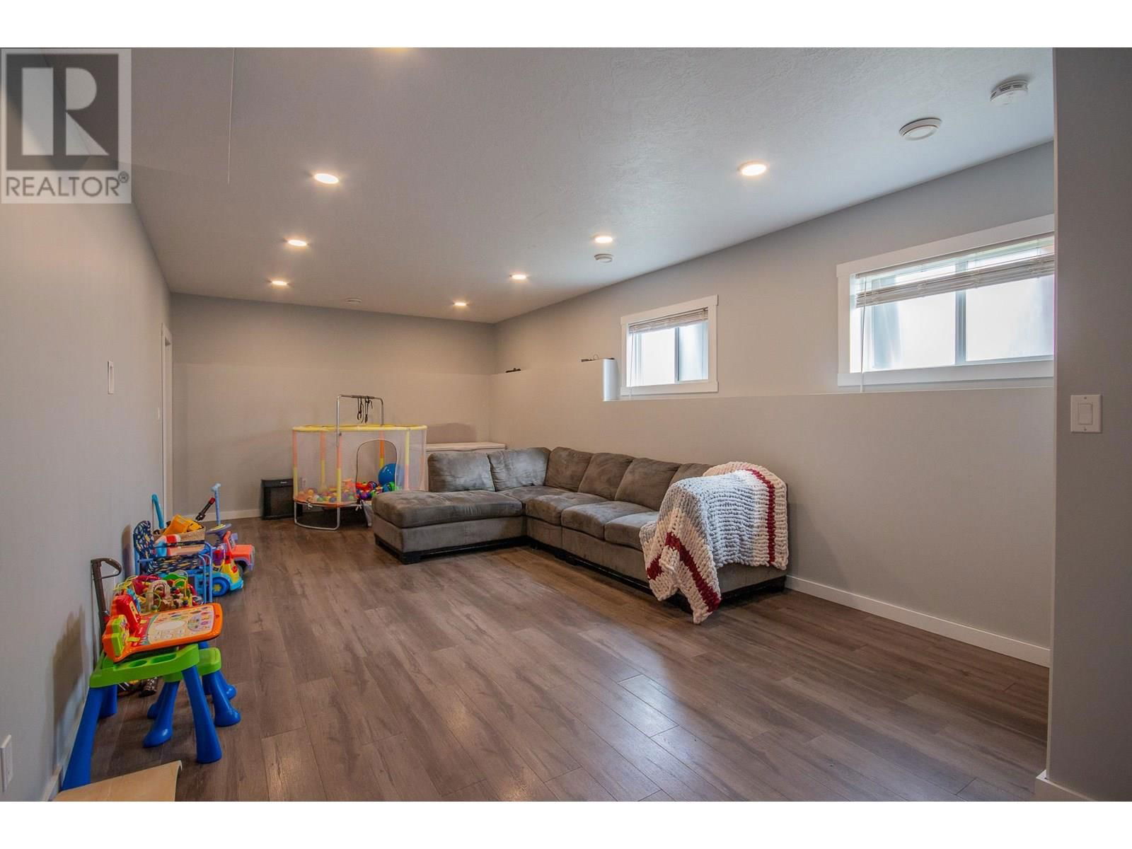 8412 18A STREET Image 19