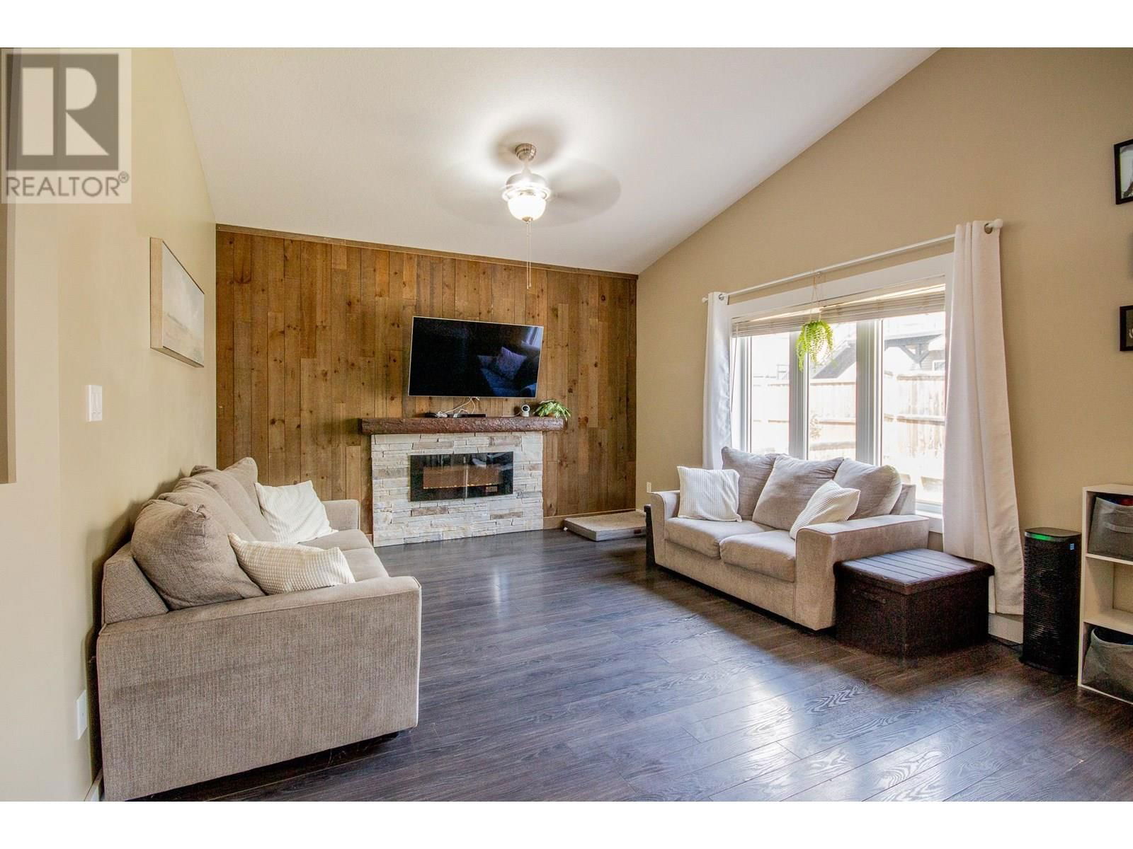 8412 18A STREET Image 9