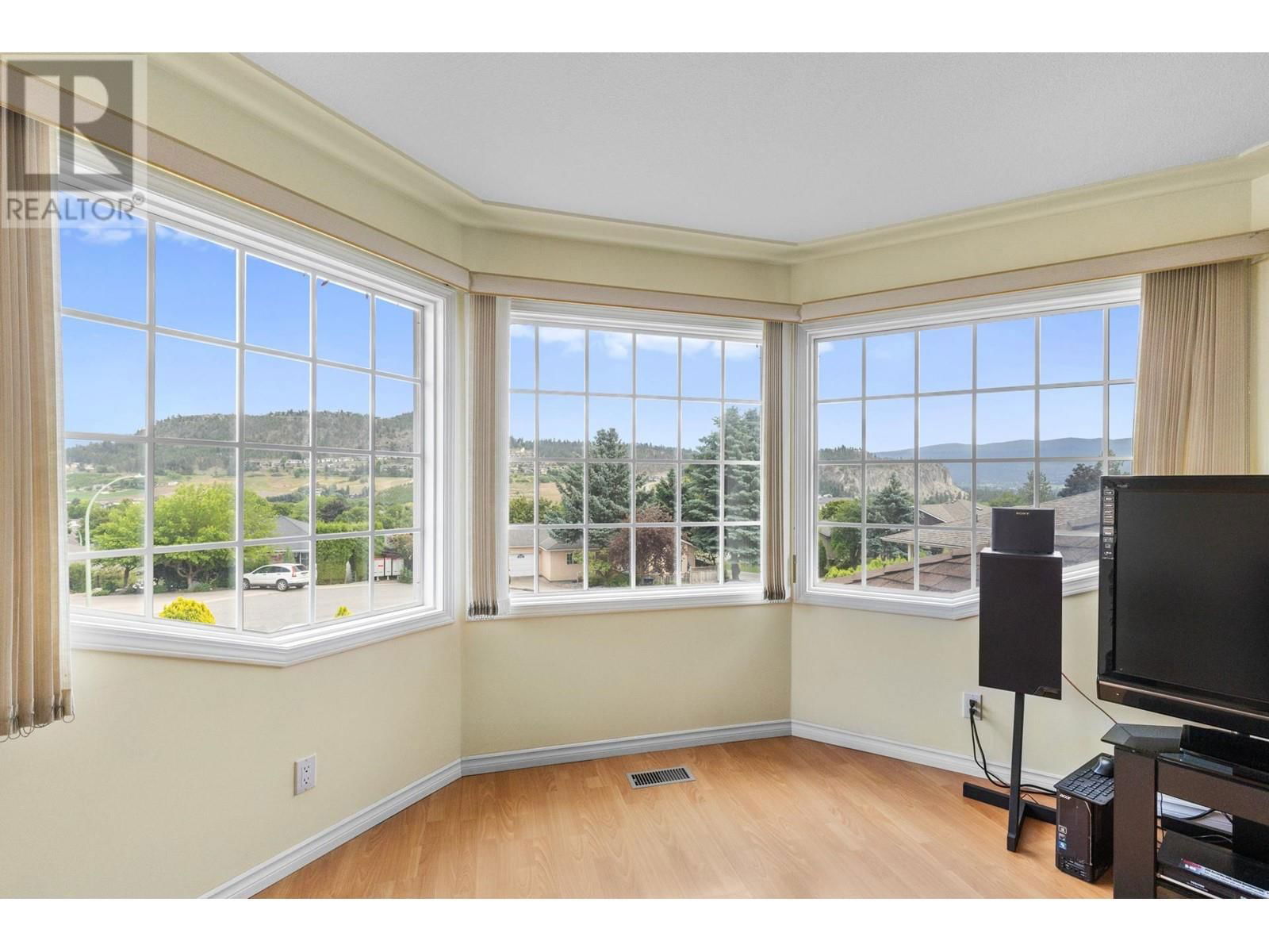 1786 SPRUCEDALE COURT Image 3