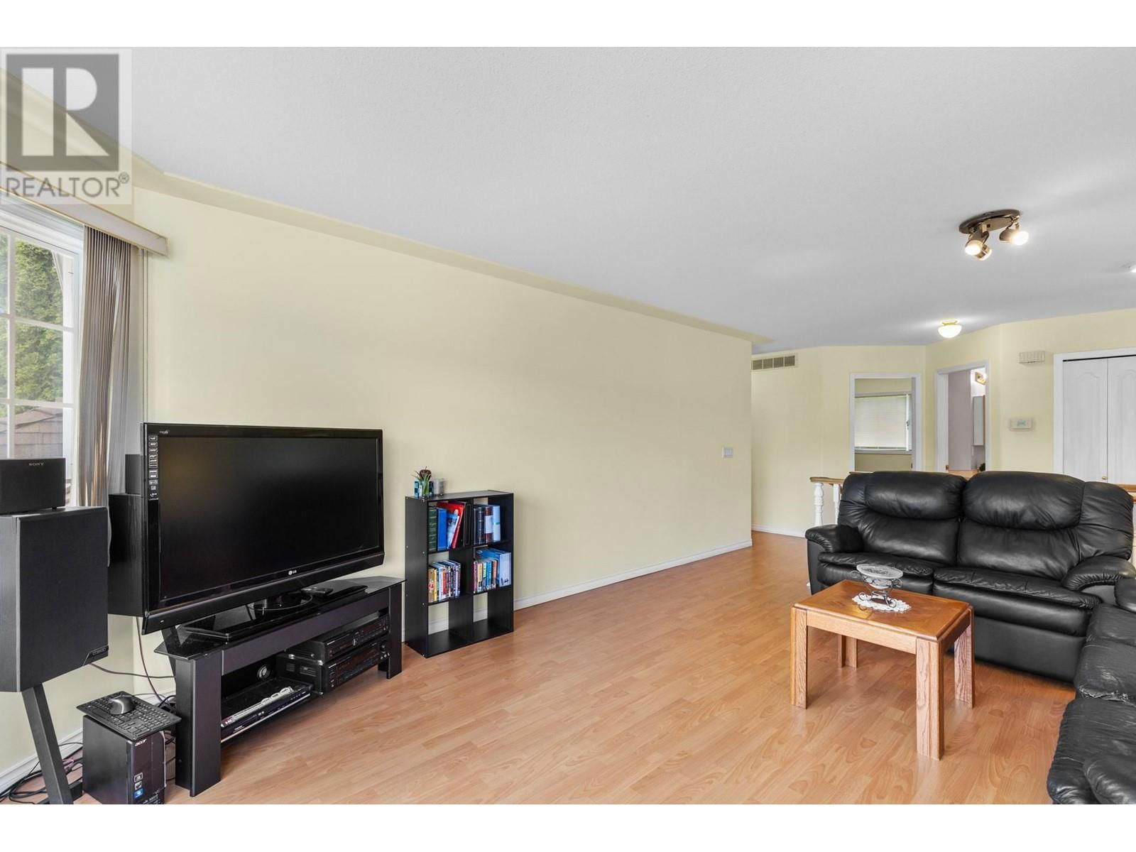 1786 SPRUCEDALE COURT Image 4