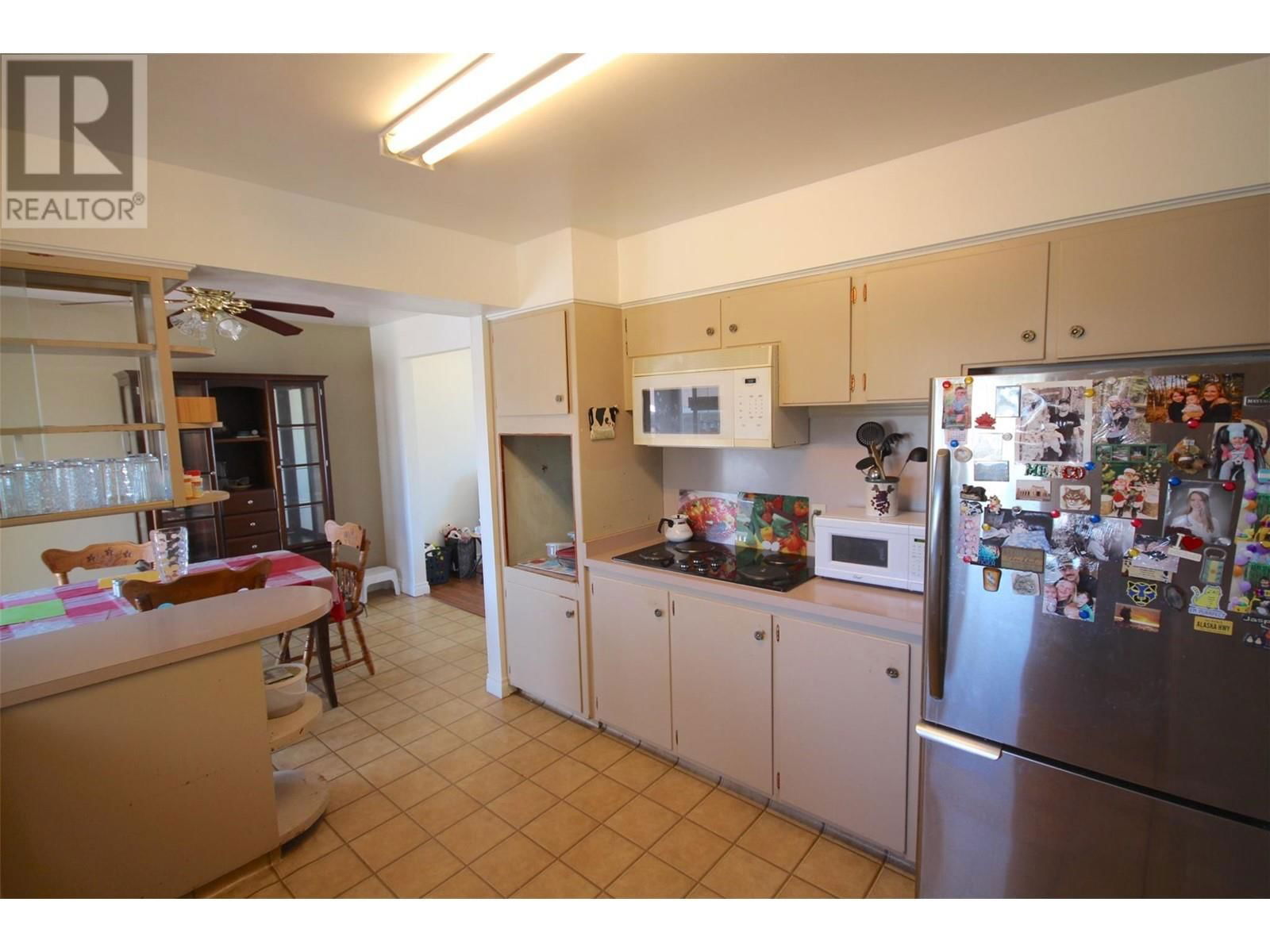 916 112 AVENUE Image 10