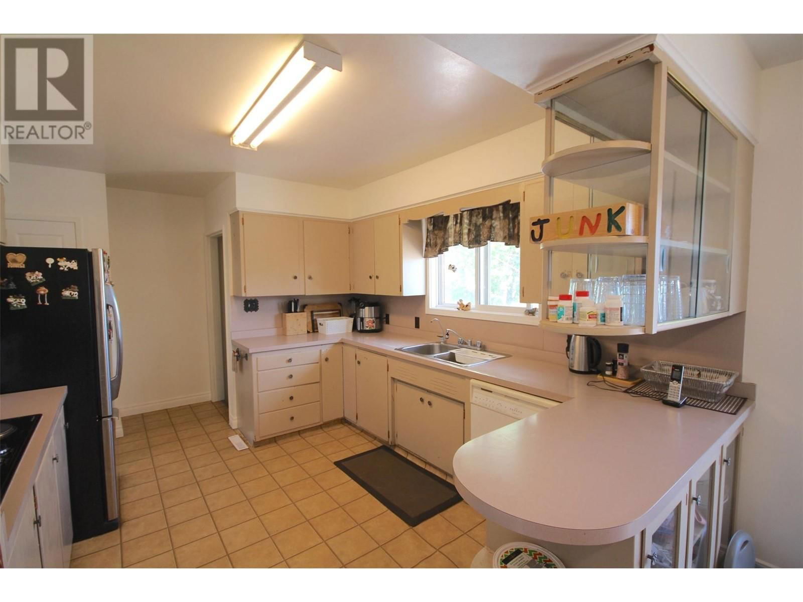 916 112 AVENUE Image 11