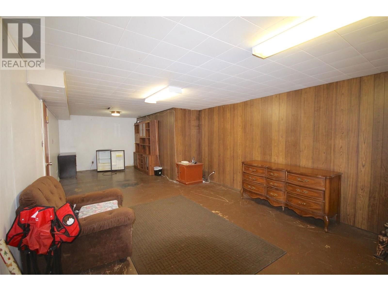 916 112 AVENUE Image 19