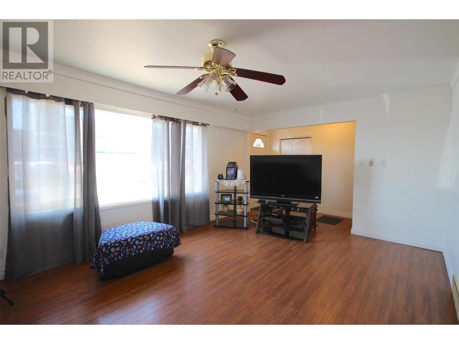916 112 AVENUE Image 2