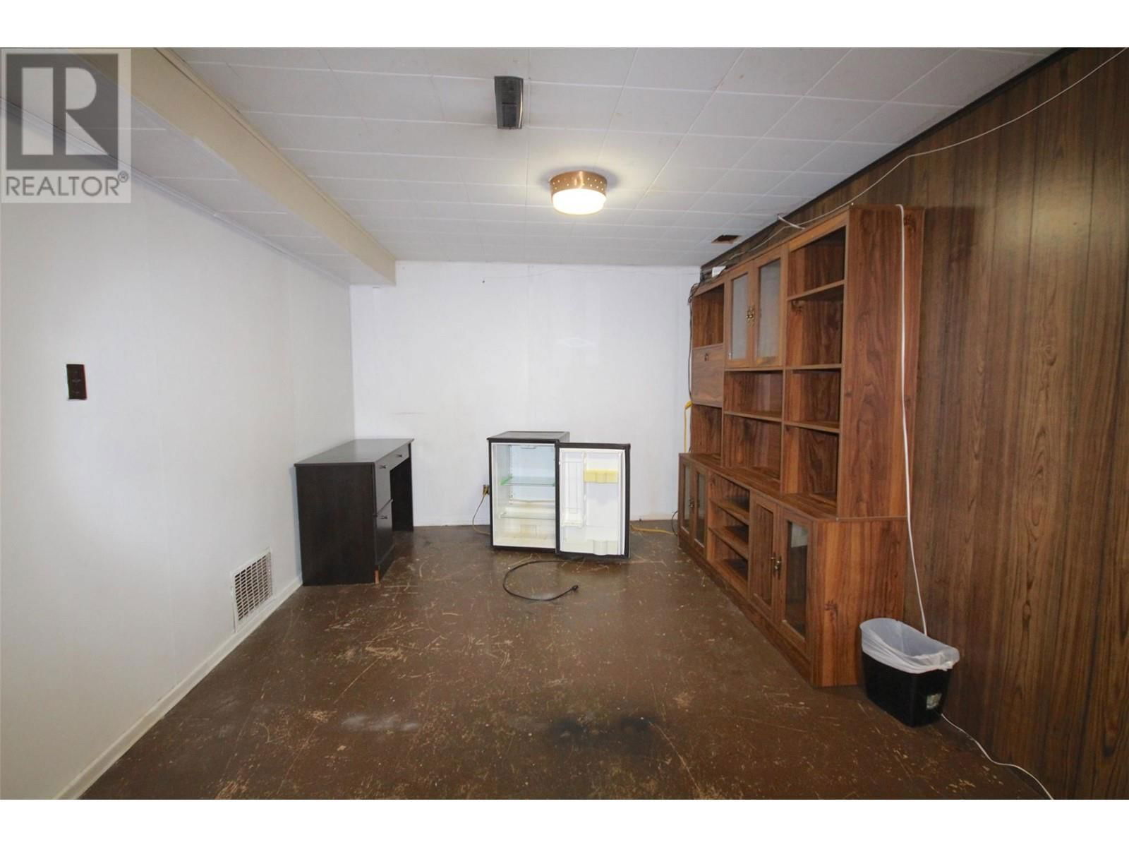 916 112 AVENUE Image 21