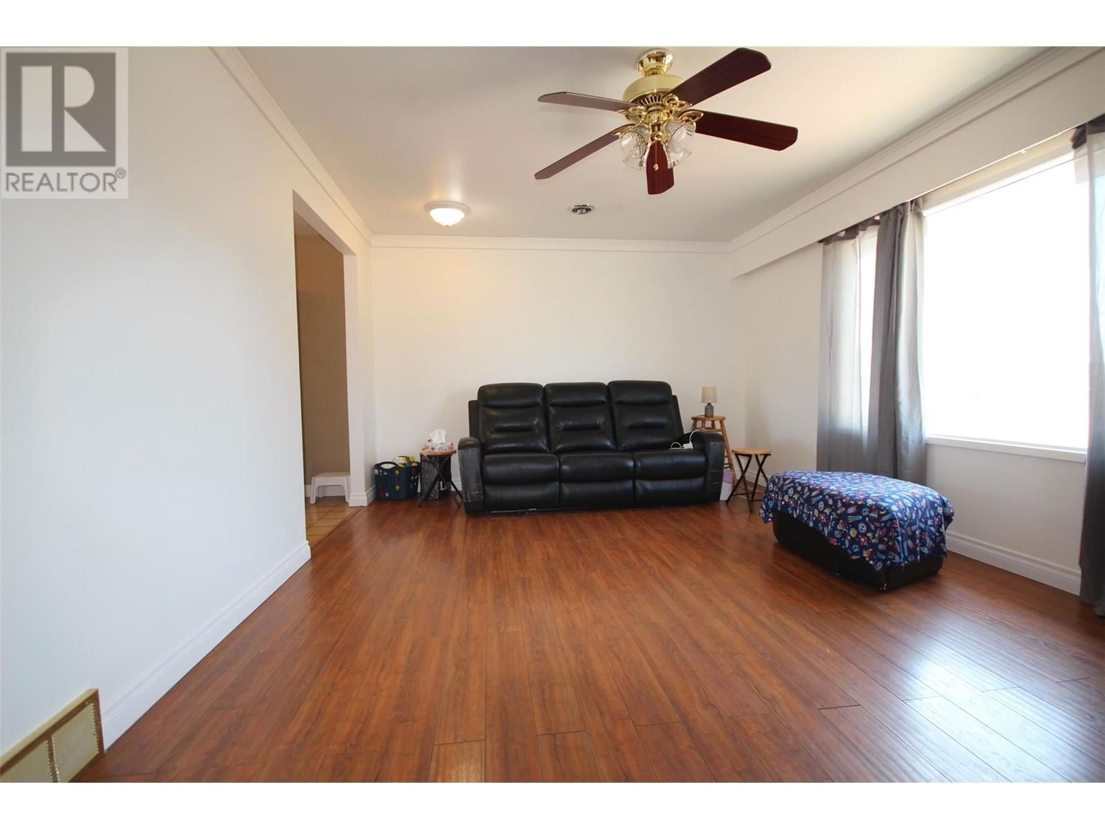 916 112 AVENUE Image 3