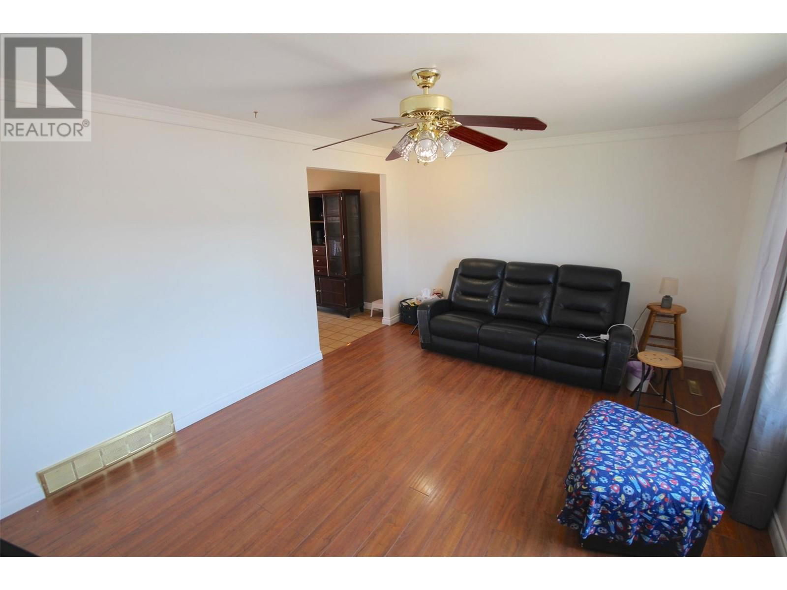 916 112 AVENUE Image 4