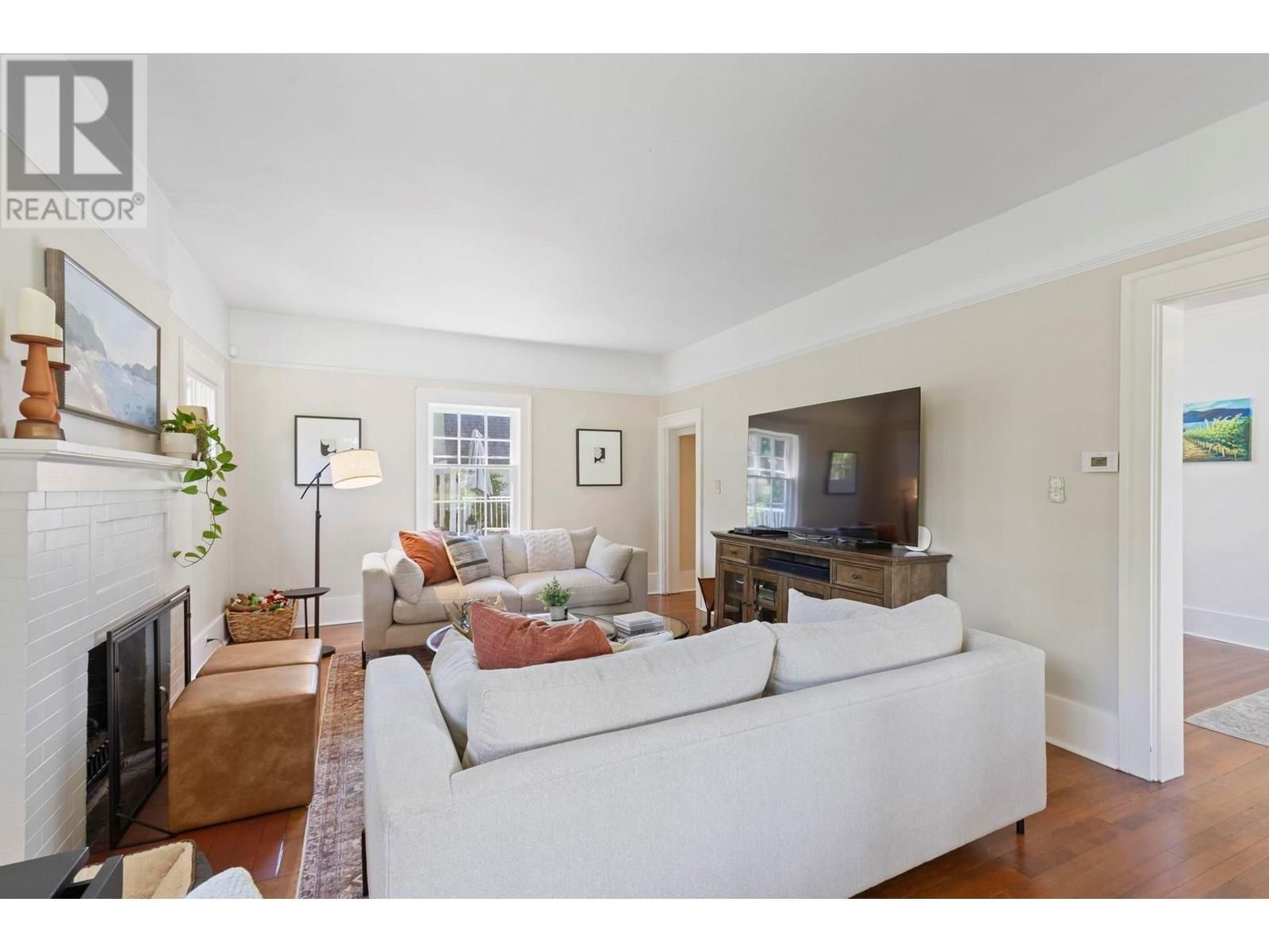 1001 LAWRENCE AVENUE Image 15