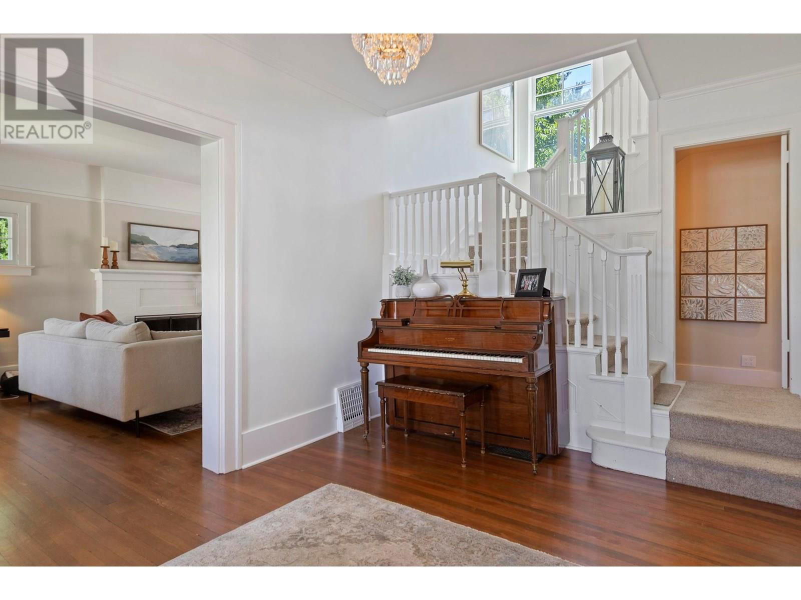1001 LAWRENCE AVENUE Image 19