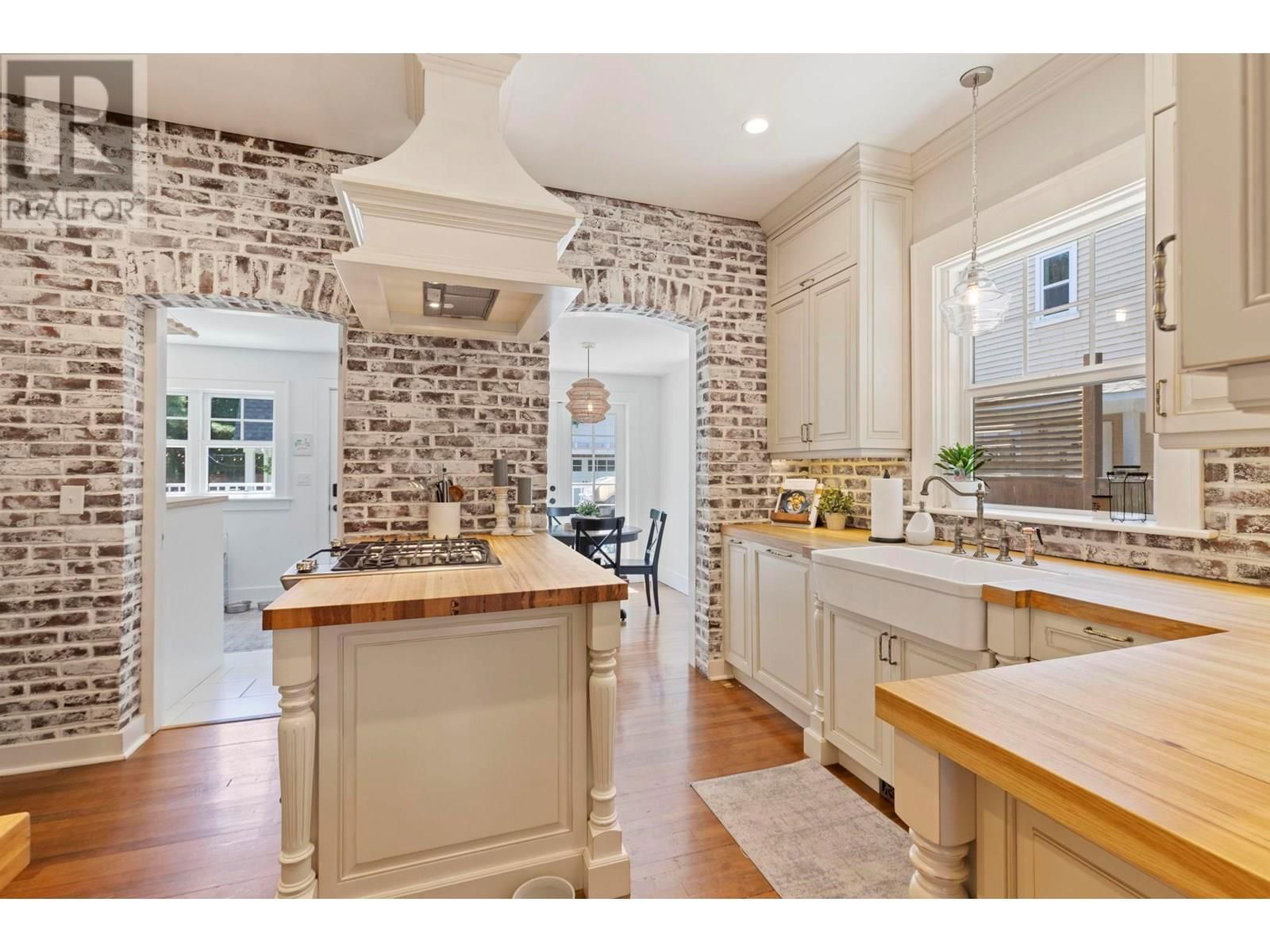 1001 LAWRENCE AVENUE Image 7