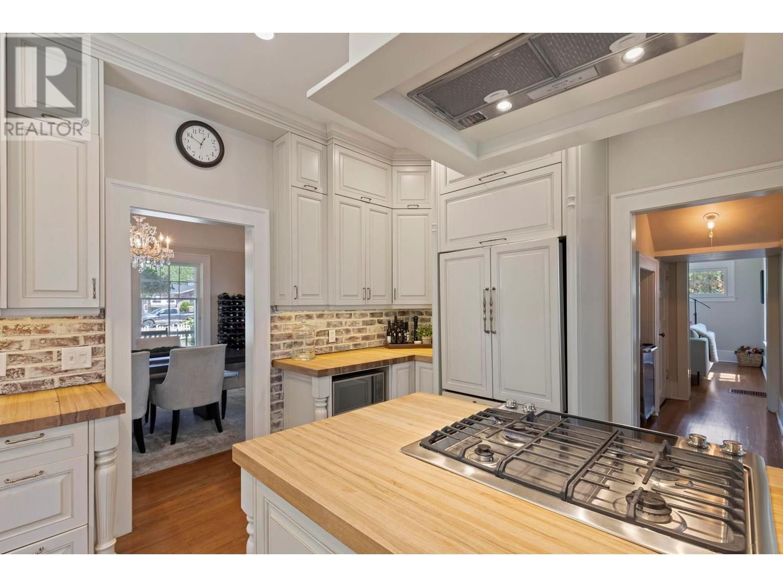 1001 LAWRENCE AVENUE Image 8