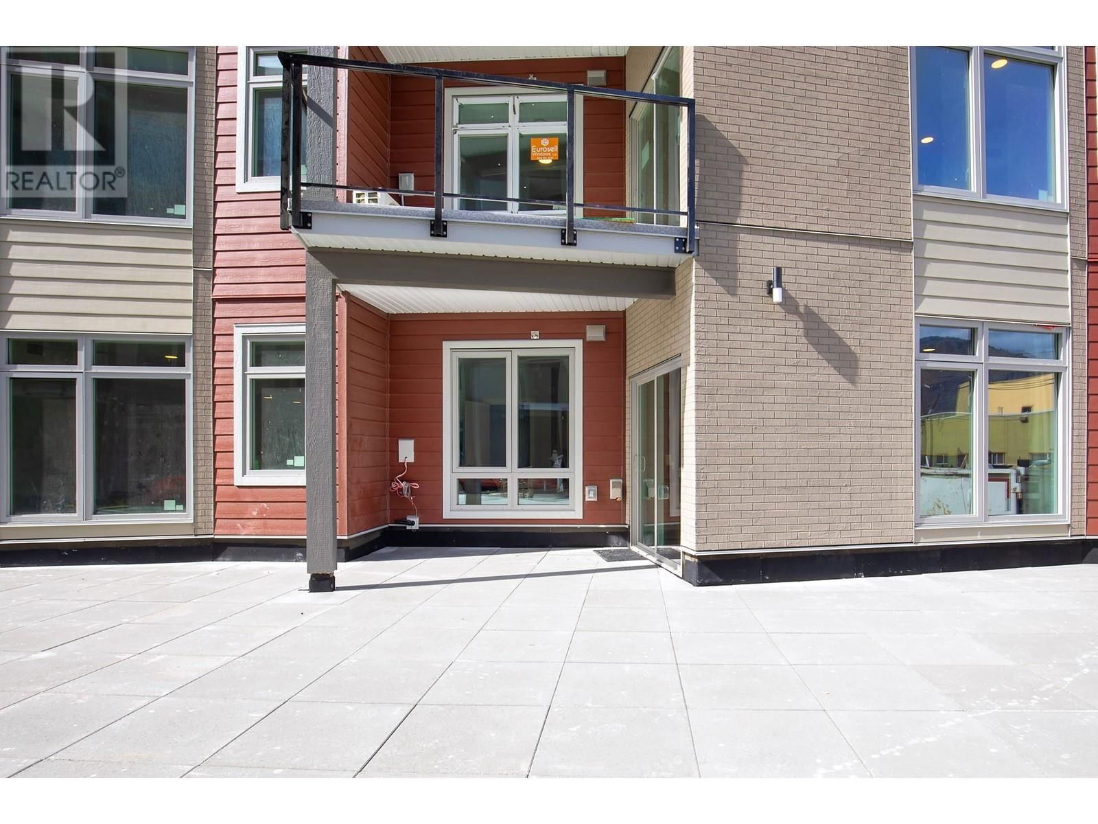 106 - 207 ROYAL AVENUE Image 8