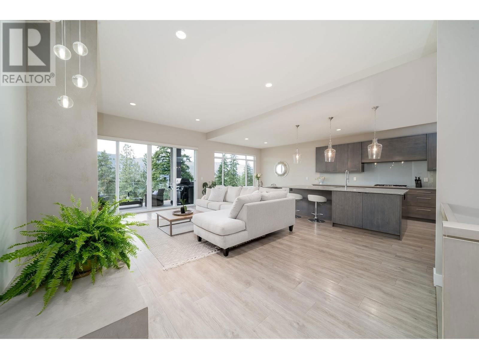 8612 HERITAGE DRIVE Image 3
