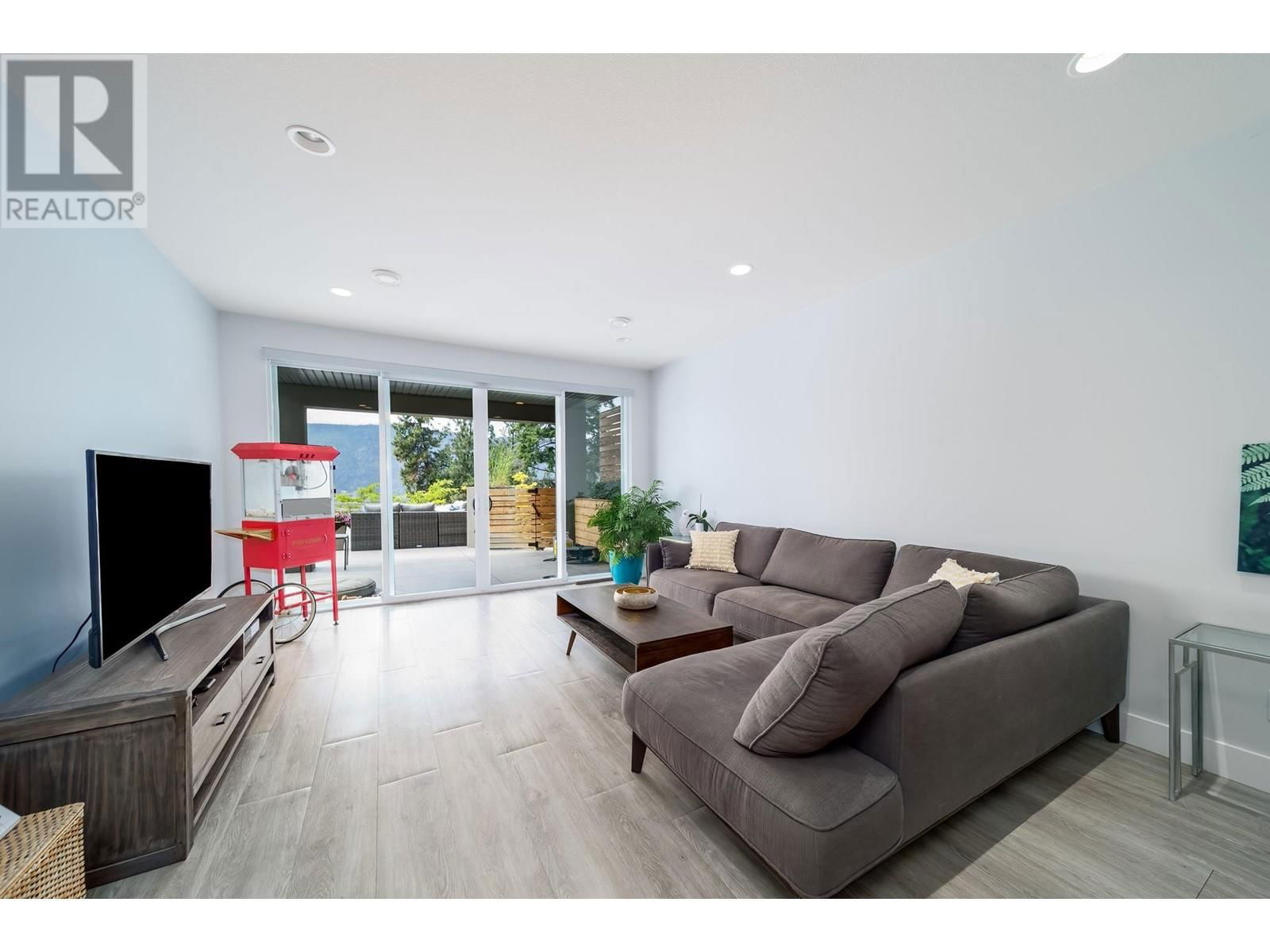 8612 HERITAGE DRIVE Image 37