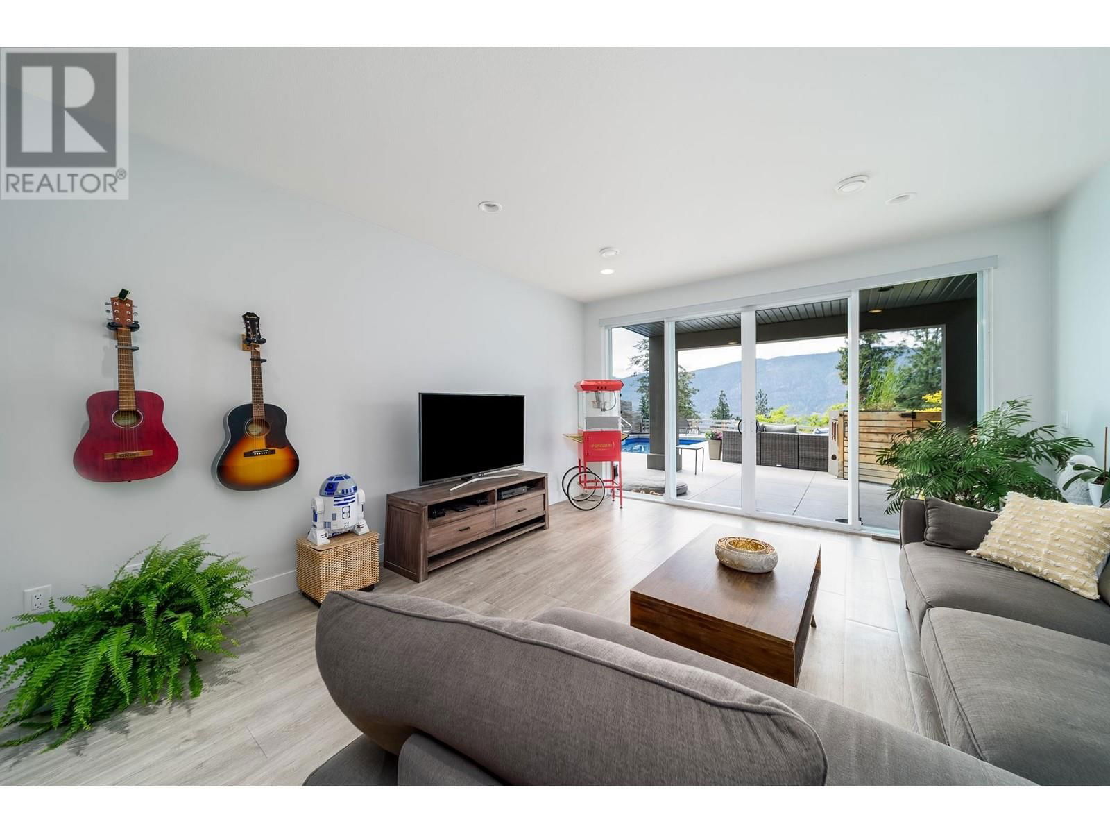 8612 HERITAGE DRIVE Image 38