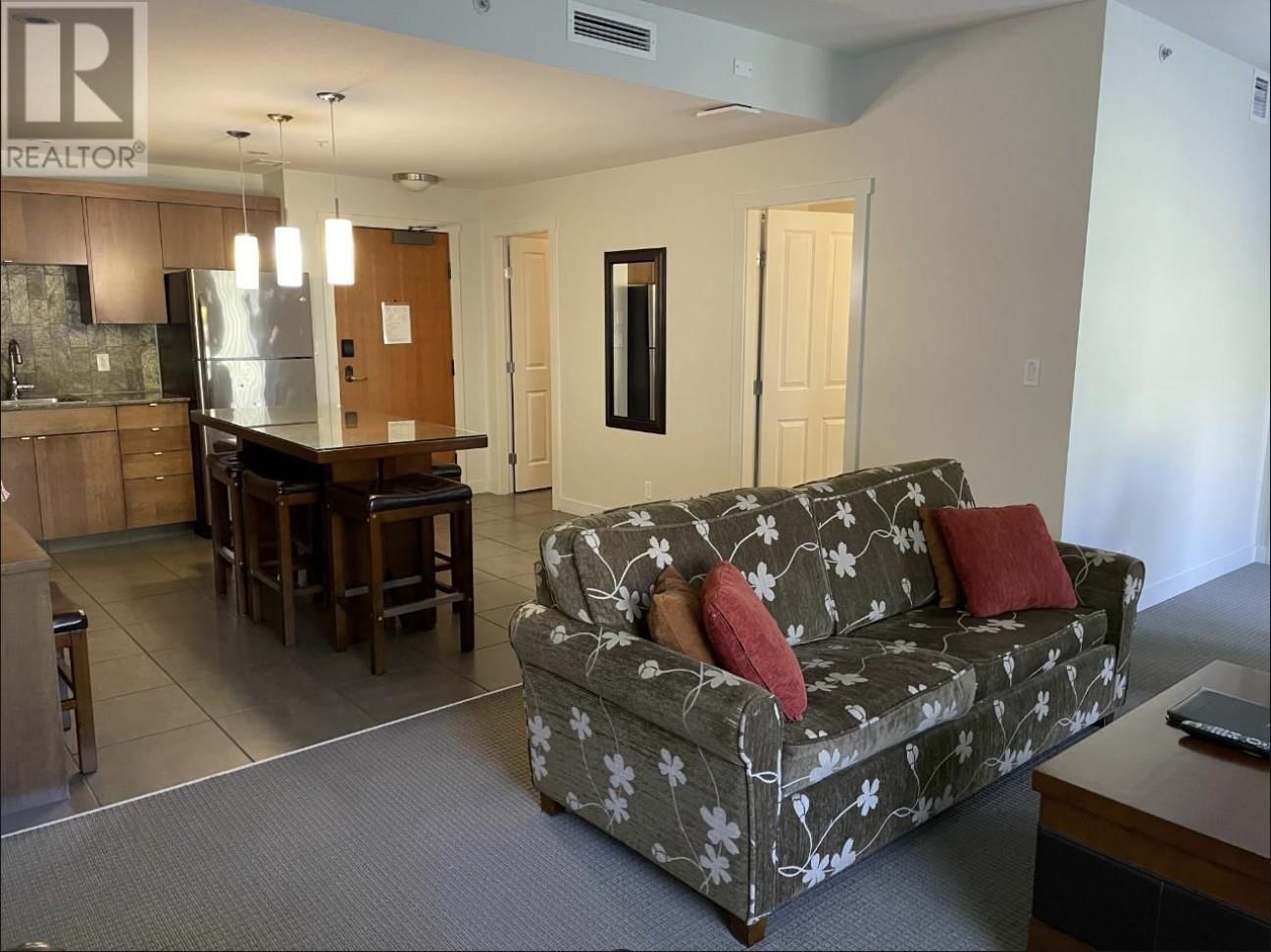 221 - 400 STEMWINDER DRIVE Image 3