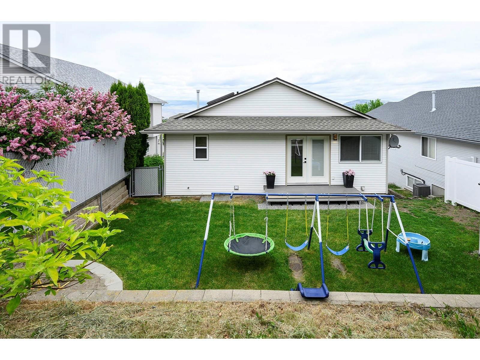 891 REGENT CRESCENT Image 30