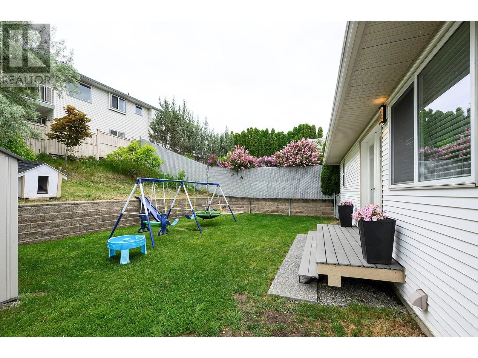 891 REGENT CRESCENT Image 31