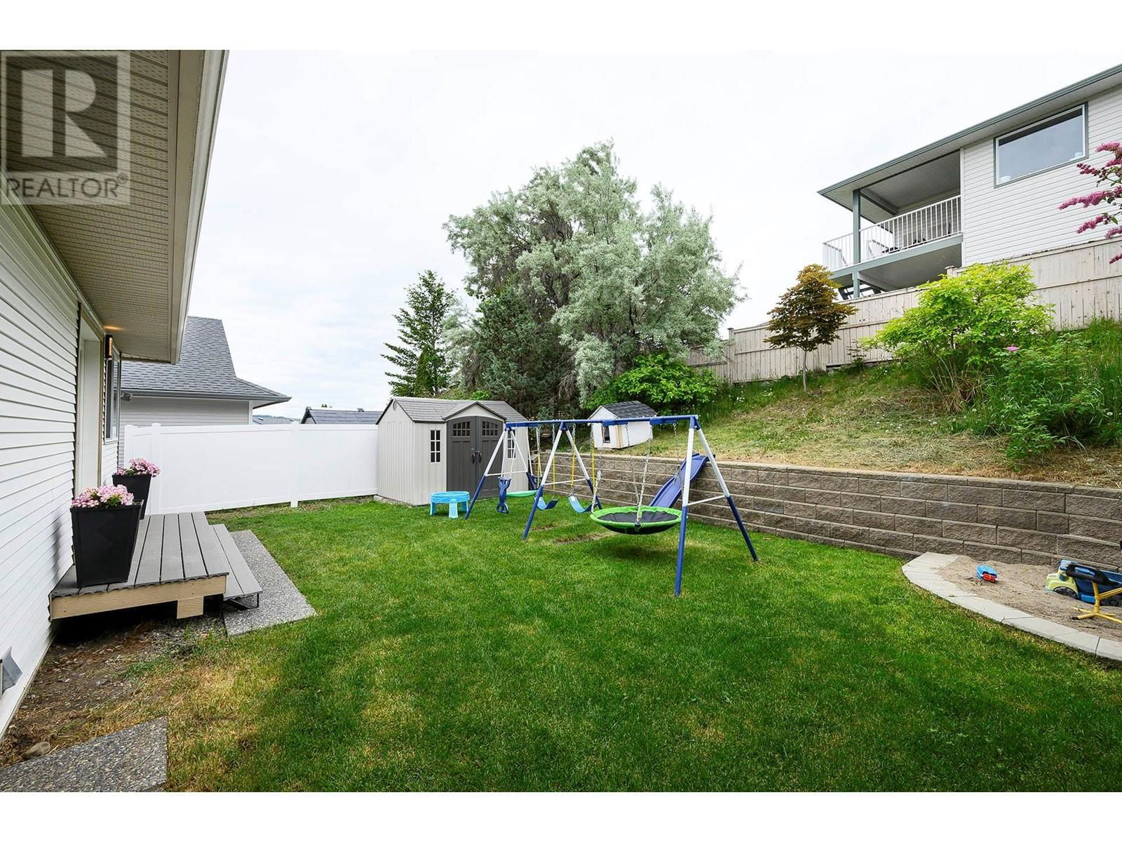 891 REGENT CRESCENT Image 32