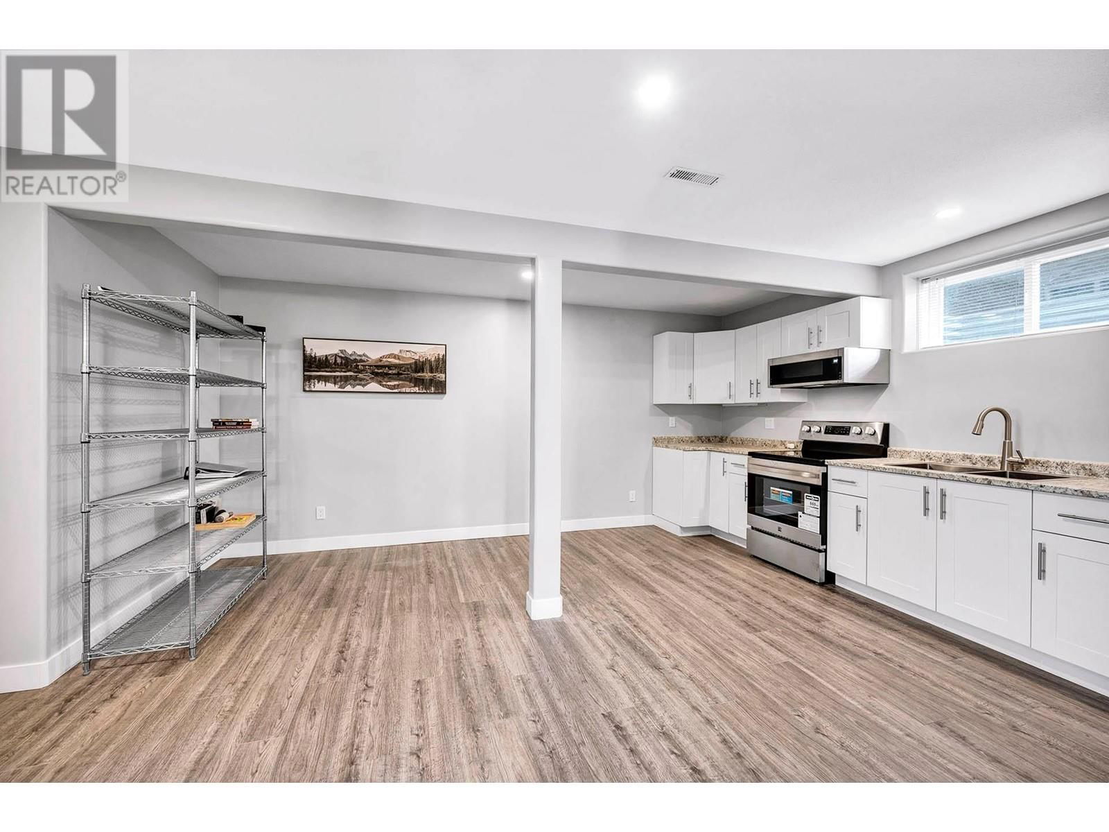 891 REGENT CRESCENT Image 34