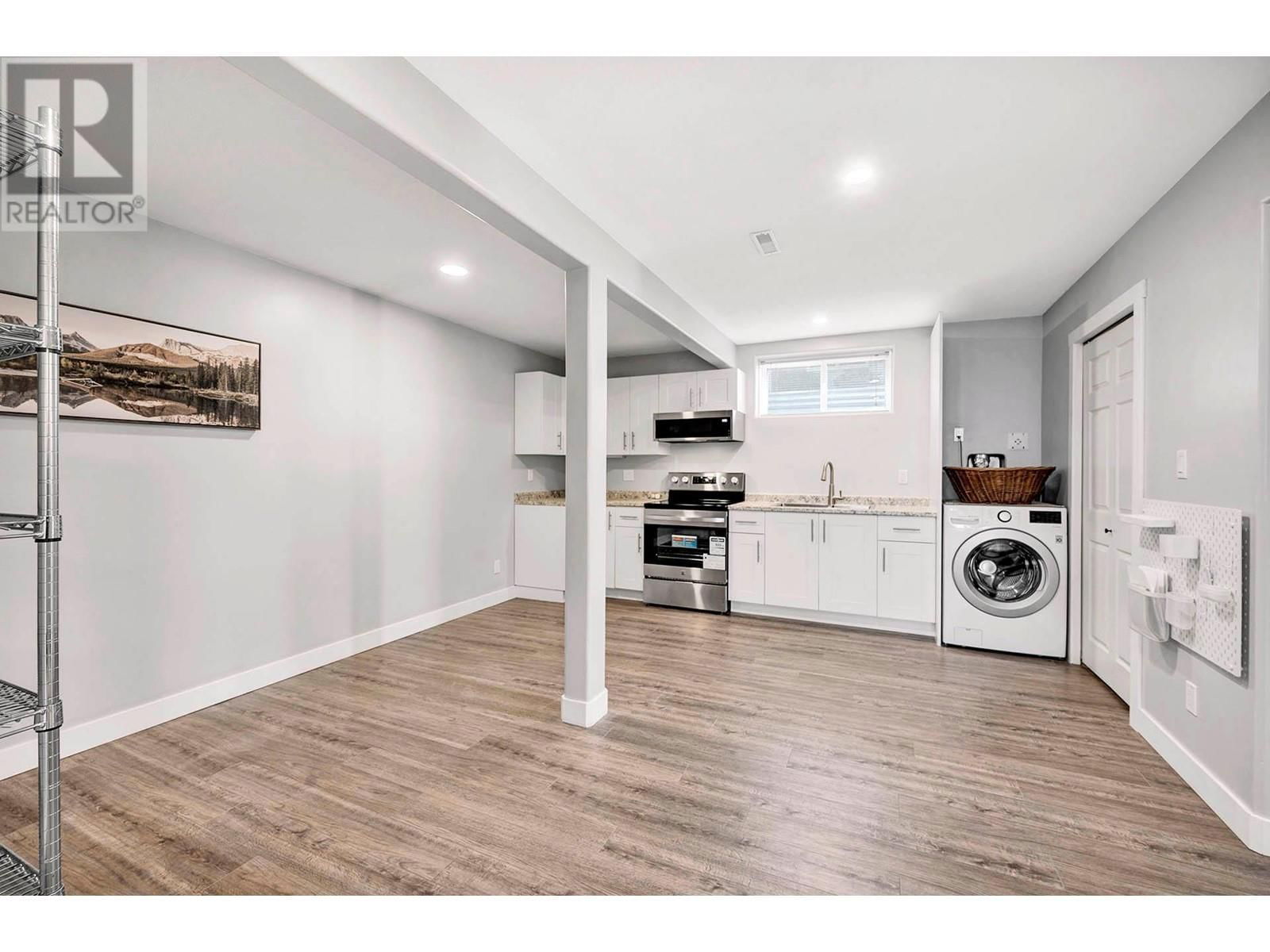891 REGENT CRESCENT Image 35