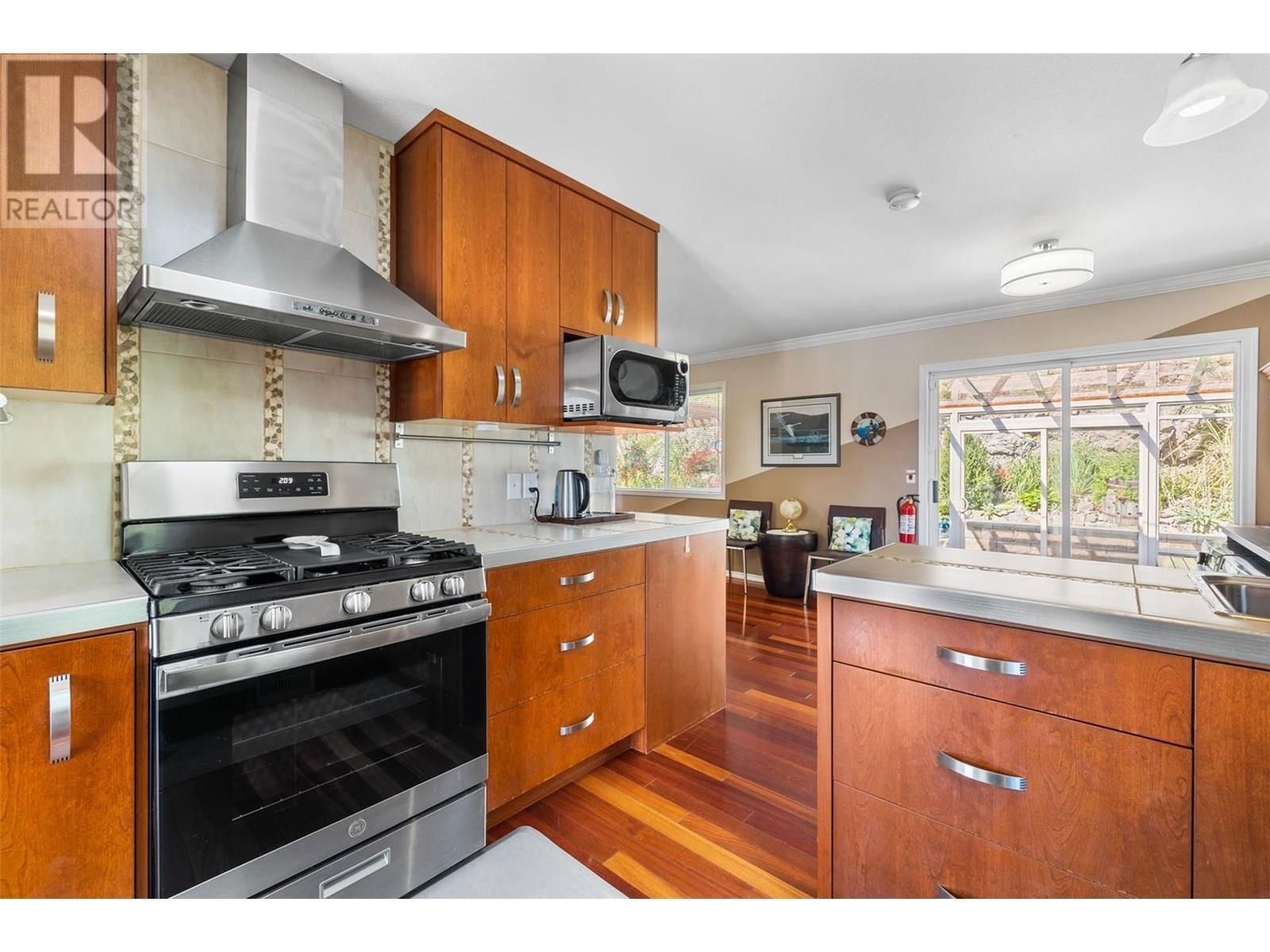 1056 CALEDONIA WAY Image 16
