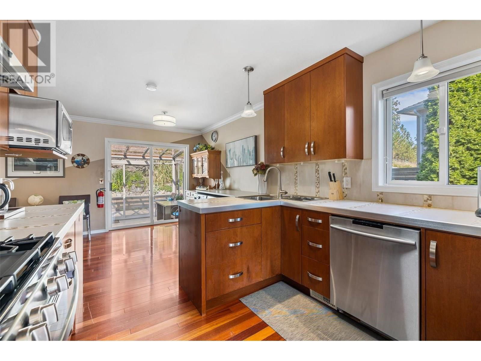 1056 CALEDONIA WAY Image 17