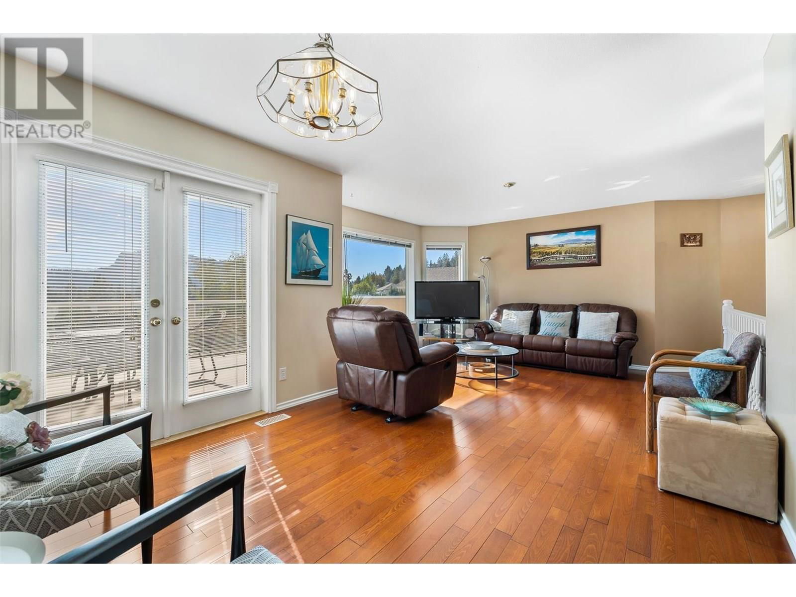 1056 CALEDONIA WAY Image 2