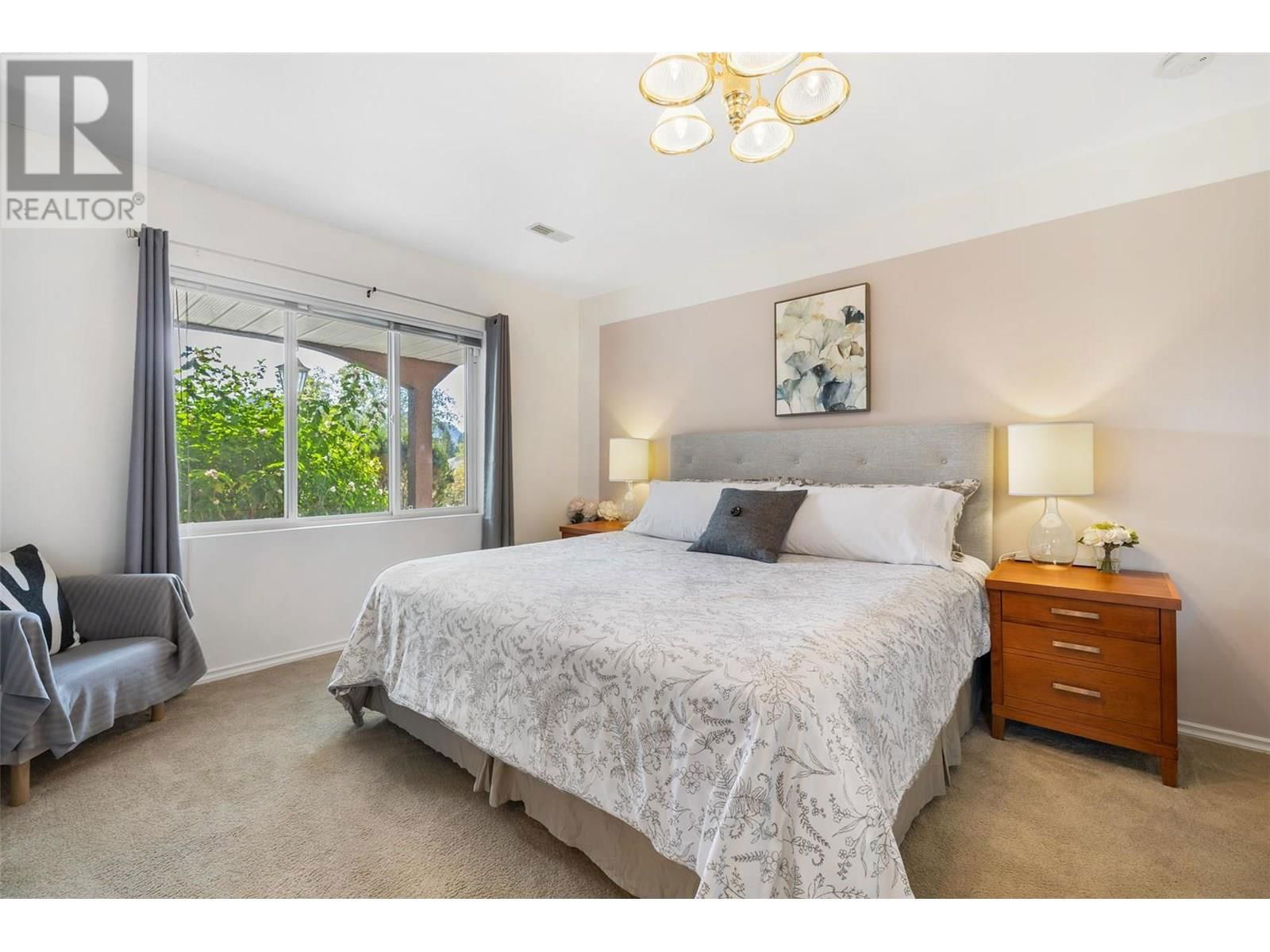 1056 CALEDONIA WAY Image 25