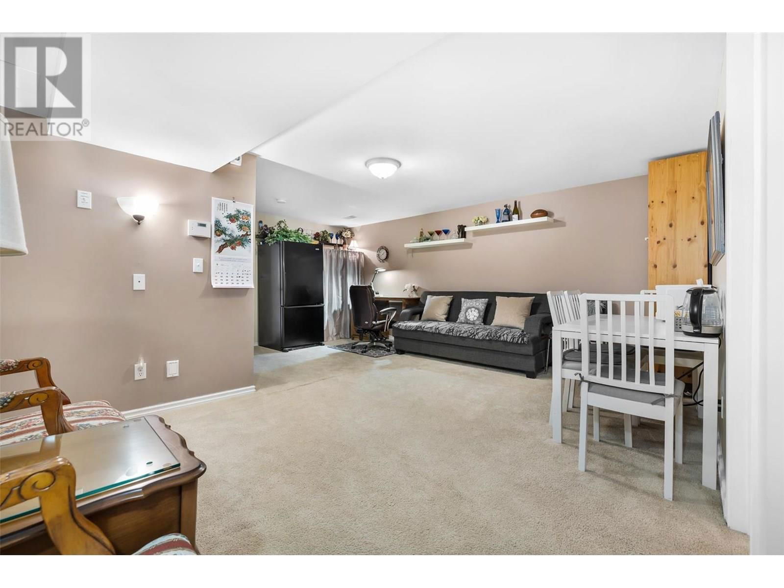 1056 CALEDONIA WAY Image 29