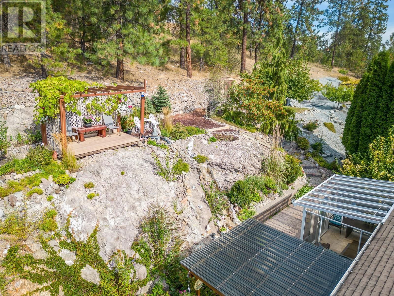 1056 CALEDONIA WAY Image 35