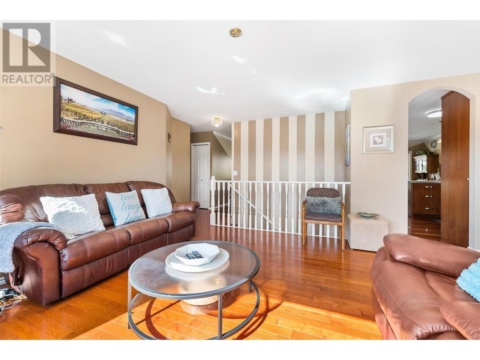 1056 CALEDONIA WAY Image 6