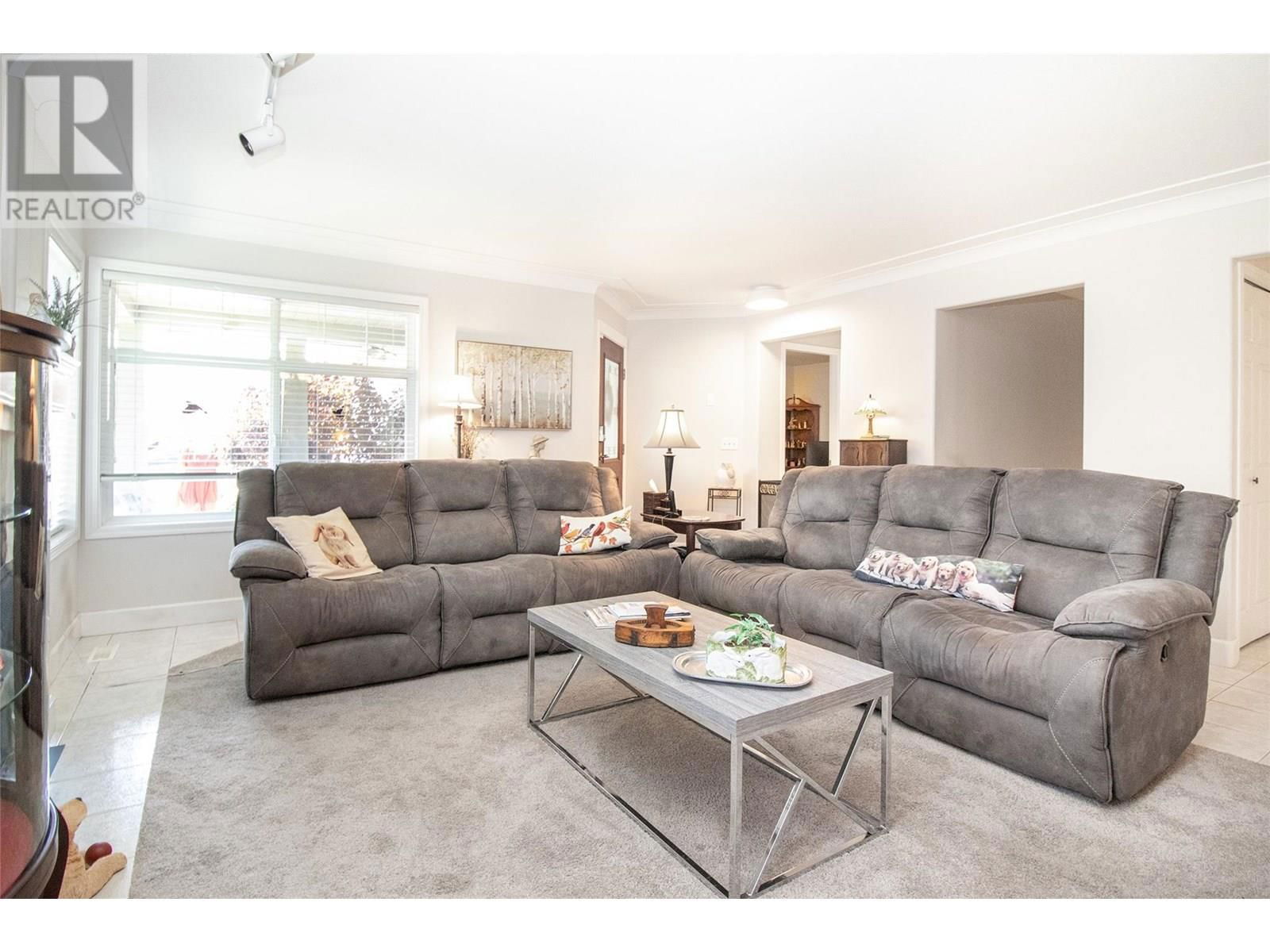 3811 GLEN CANYON DRIVE Image 3