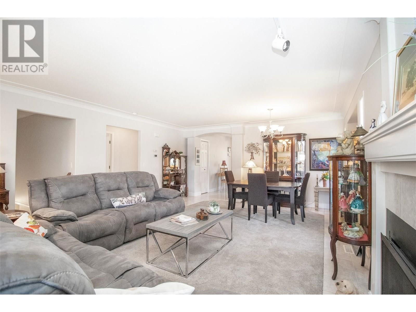 3811 GLEN CANYON DRIVE Image 4