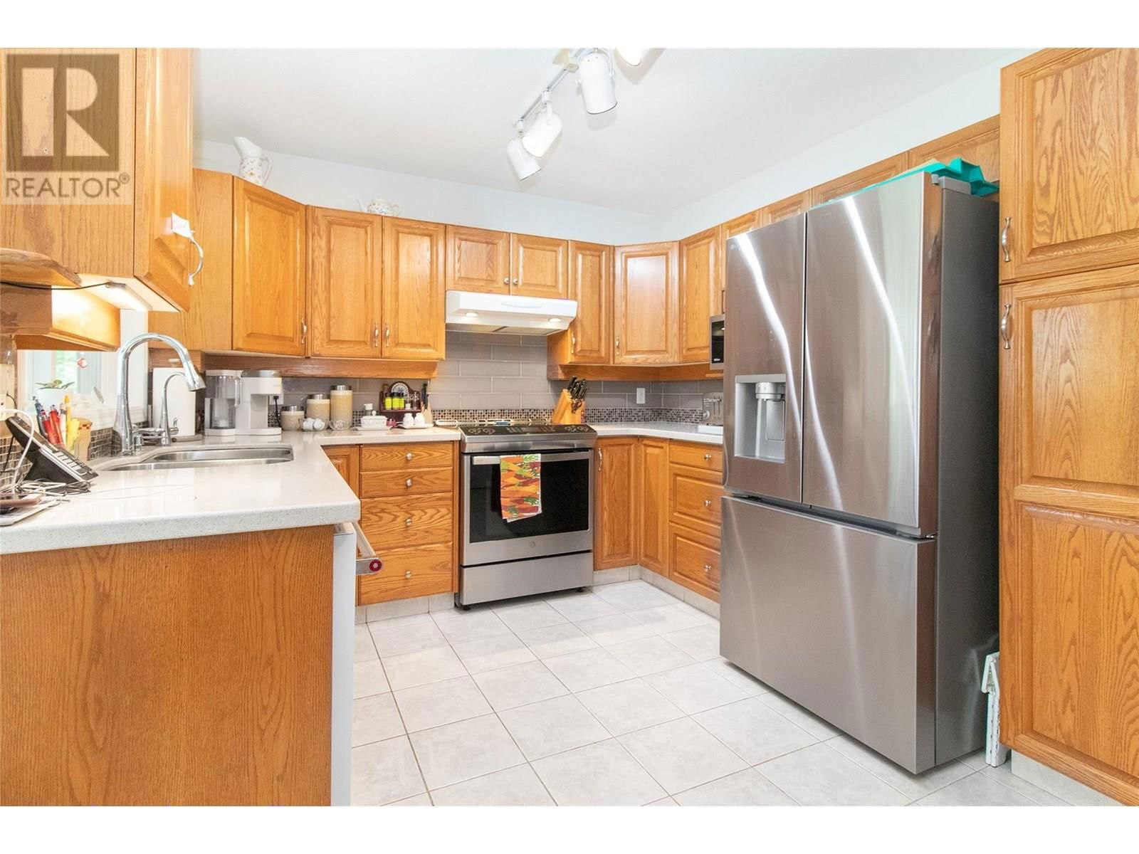 3811 GLEN CANYON DRIVE Image 6