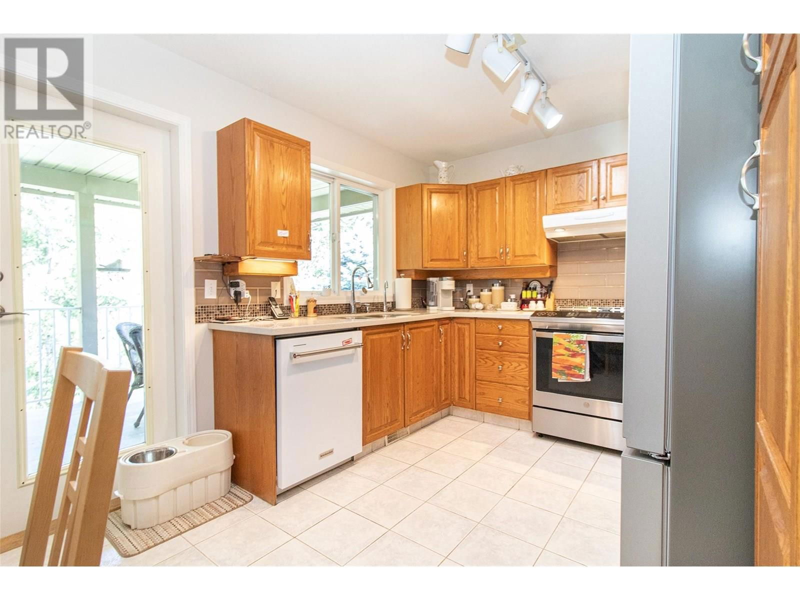 3811 GLEN CANYON DRIVE Image 7